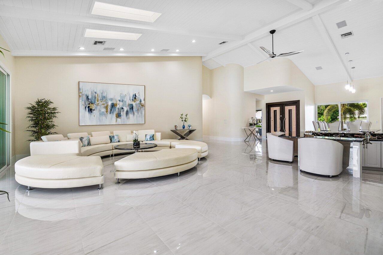 4324 Bocaire Boulevard