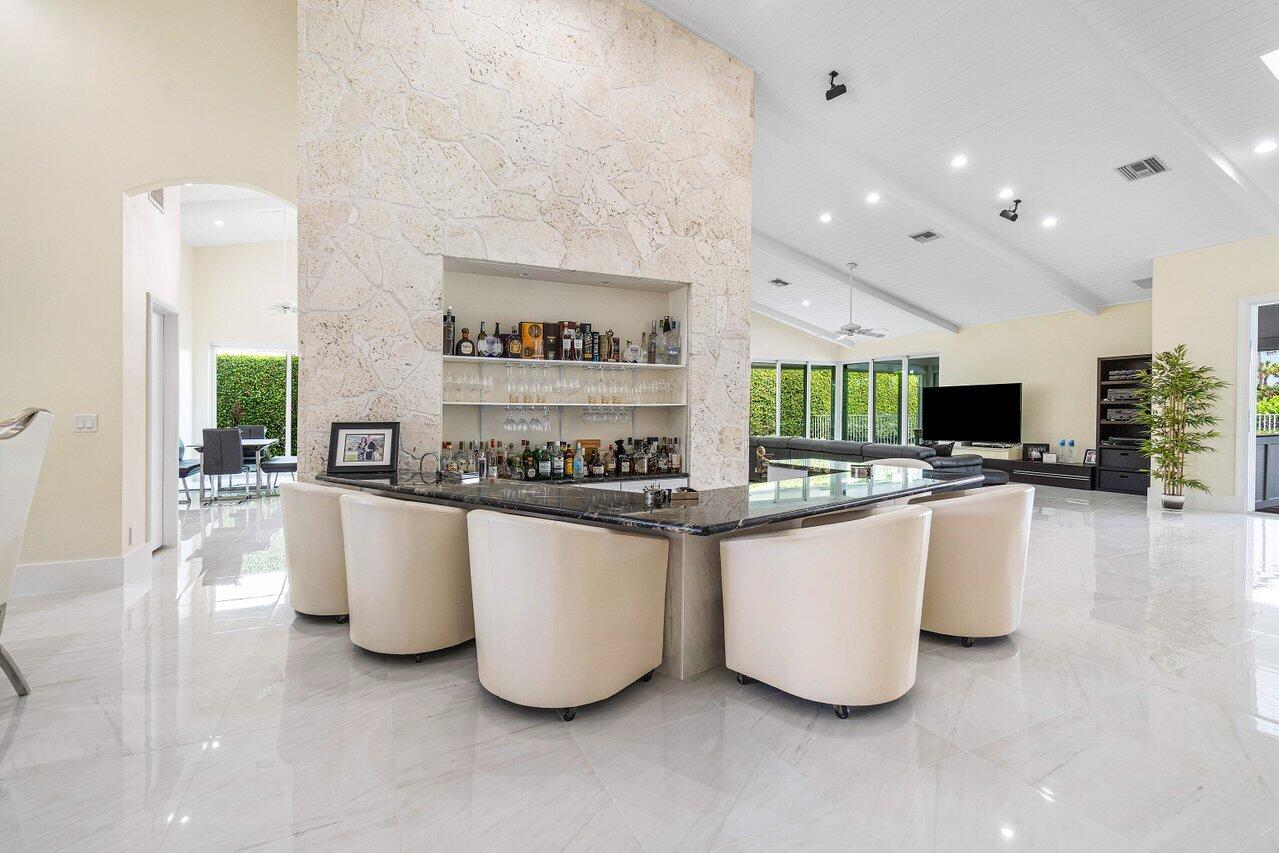 4324 Bocaire Boulevard