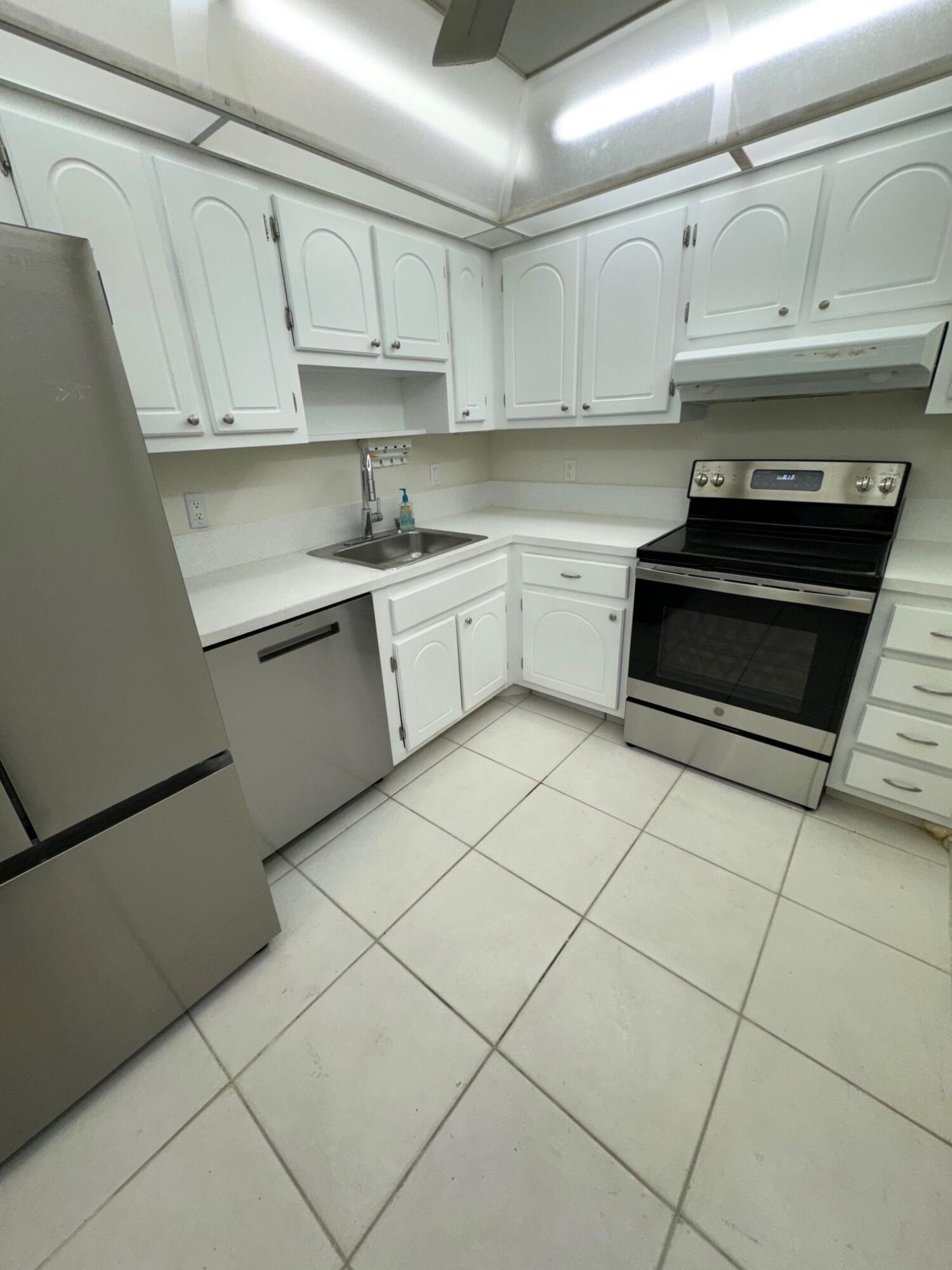 4511 S Ocean Boulevard 304