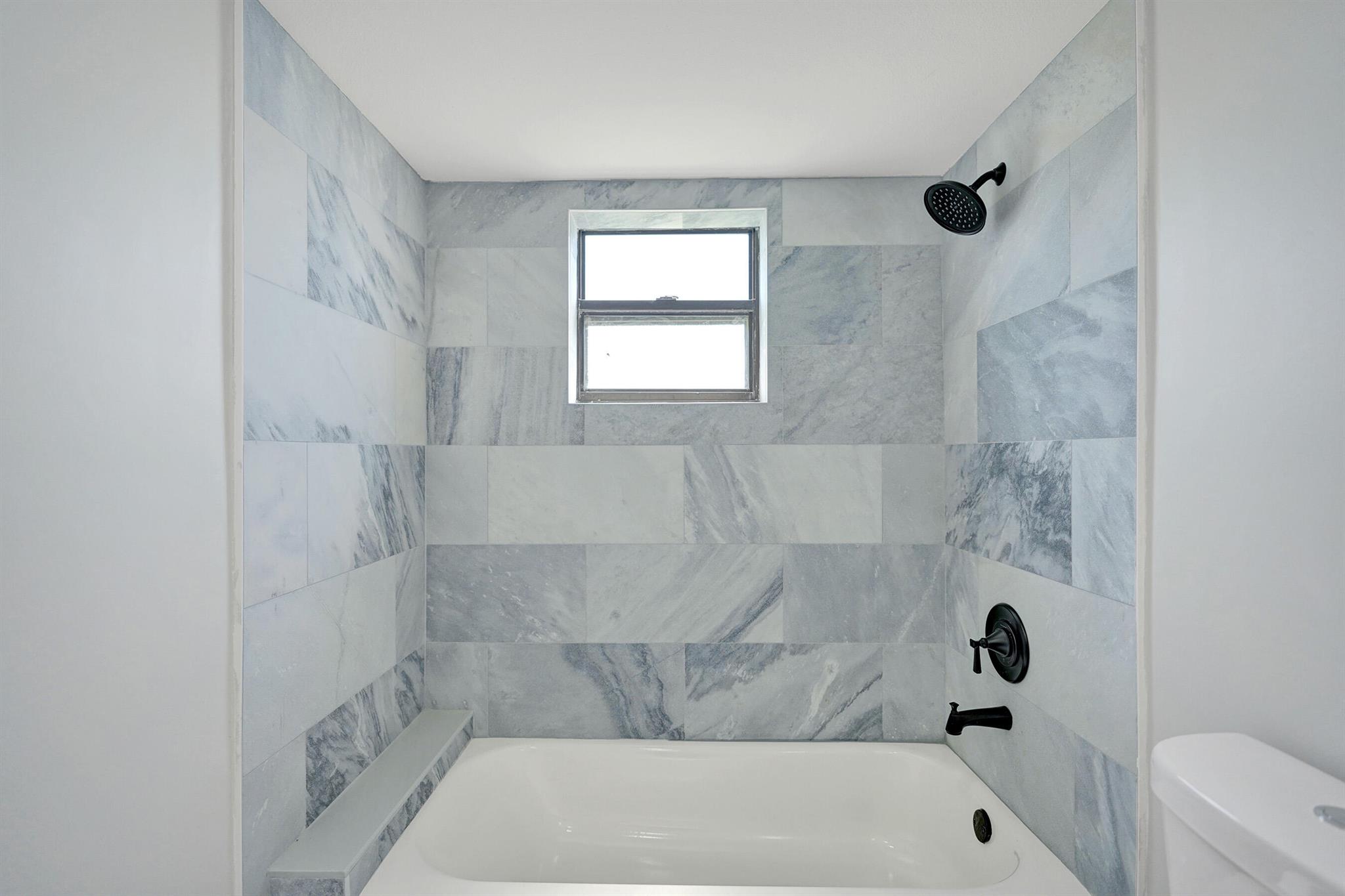 347 SW Duxbury Avenue