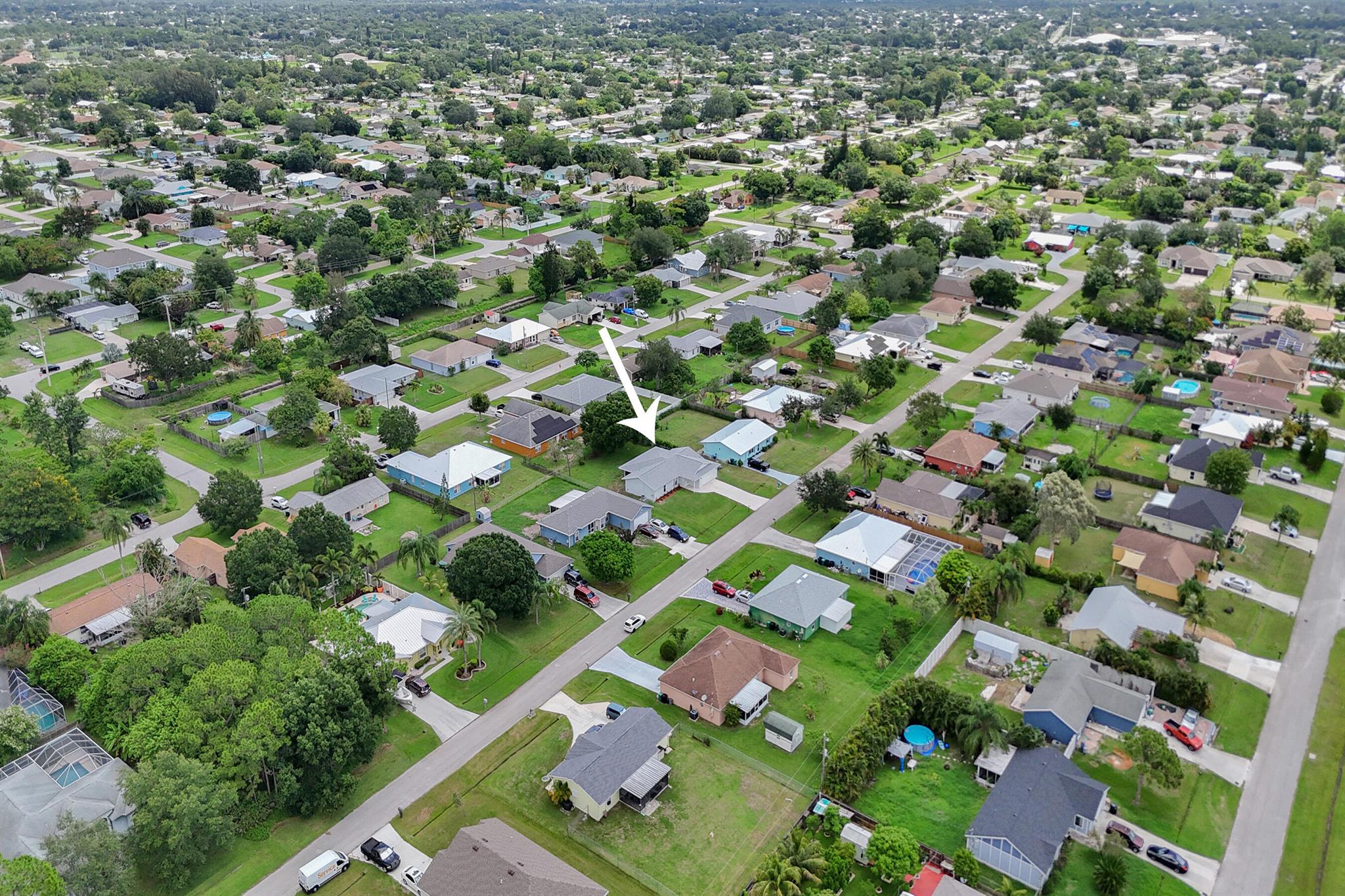 347 SW Duxbury Avenue