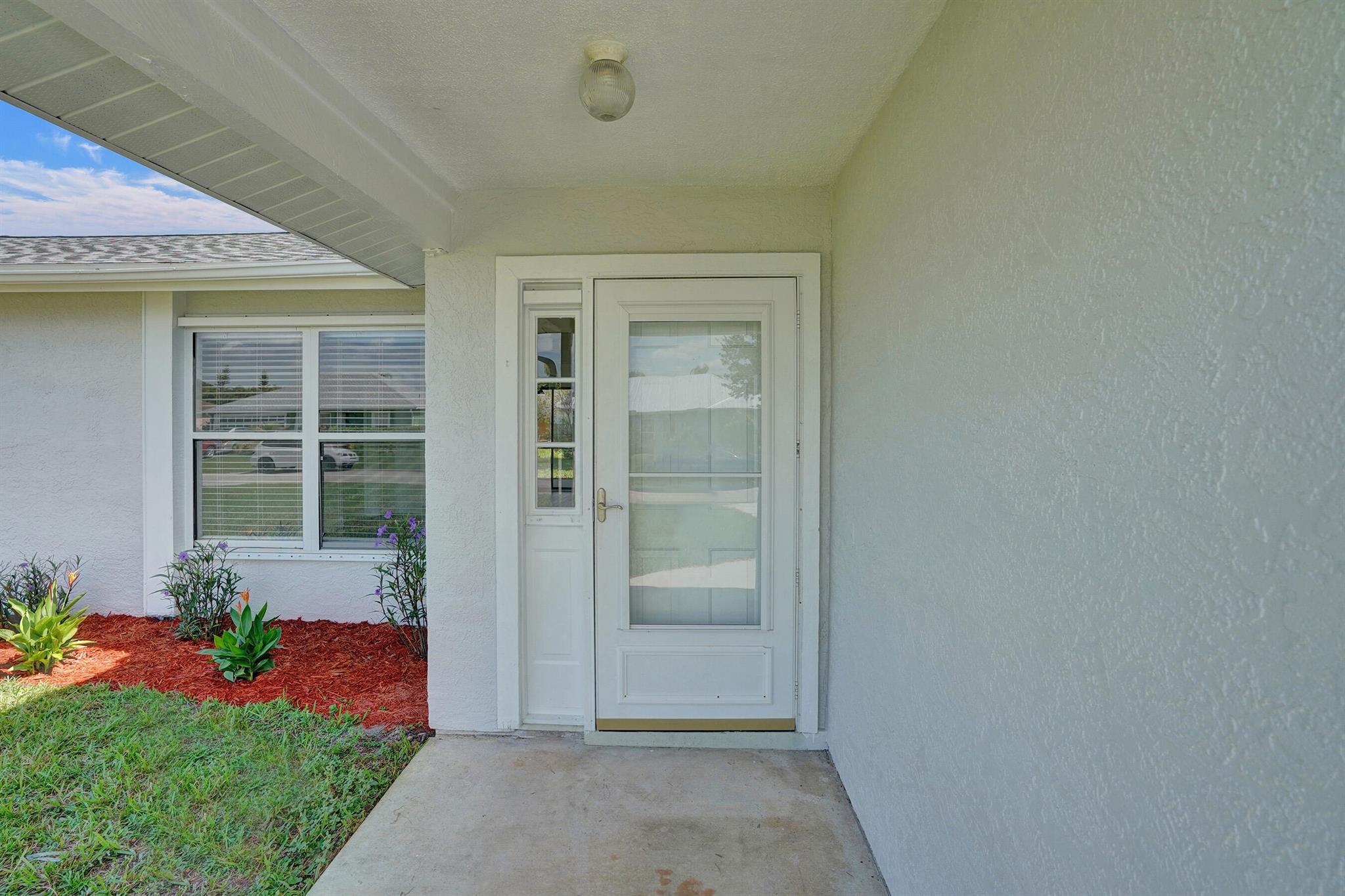 347 SW Duxbury Avenue