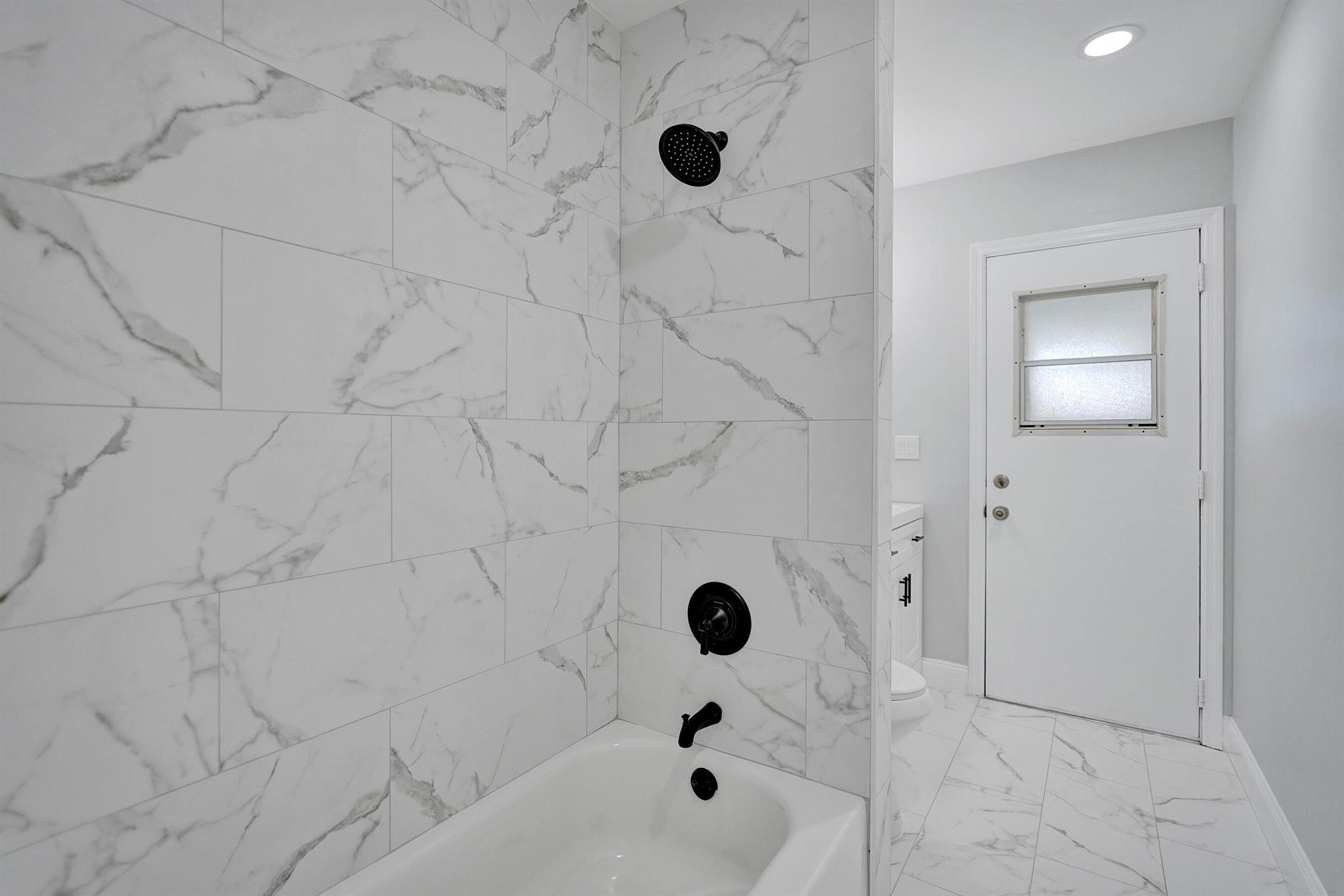 347 SW Duxbury Avenue