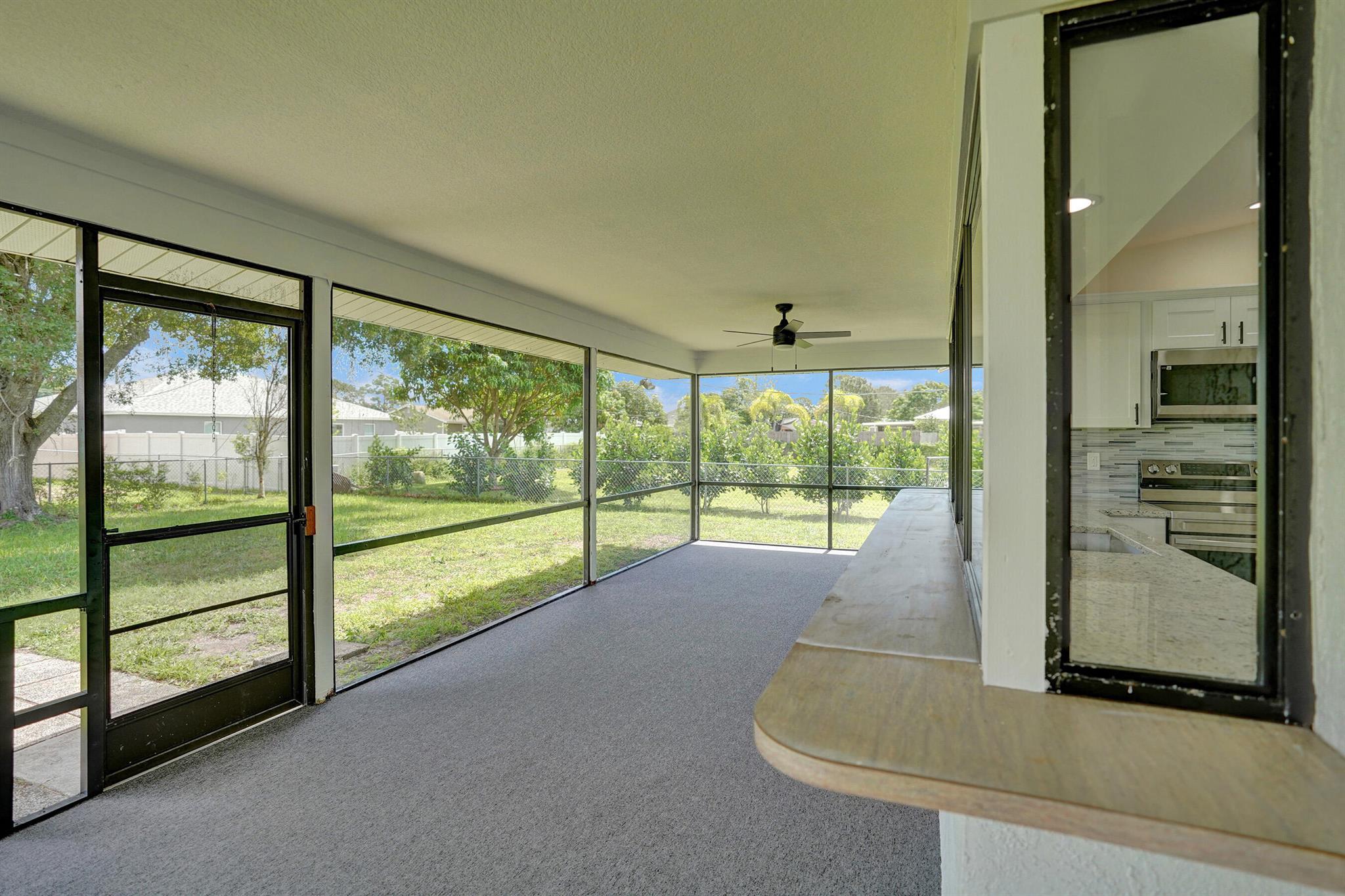 347 SW Duxbury Avenue