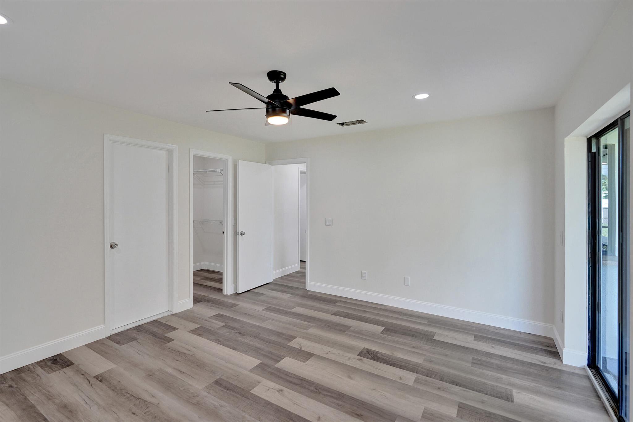 347 SW Duxbury Avenue