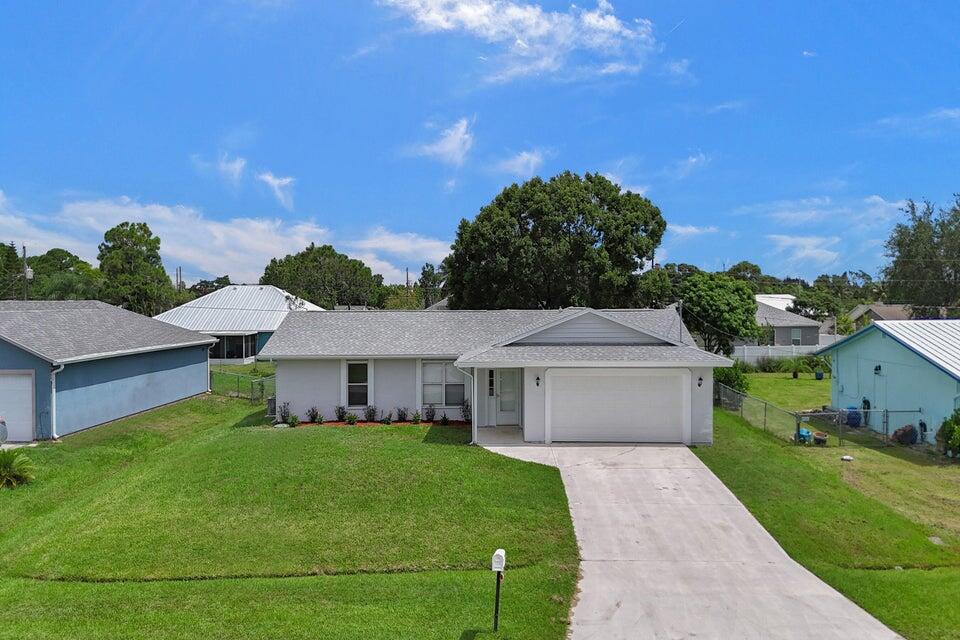347 SW Duxbury Avenue