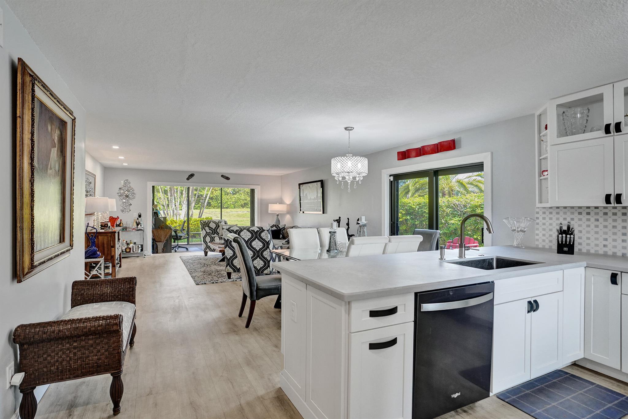 9274 Vista Del Lago I