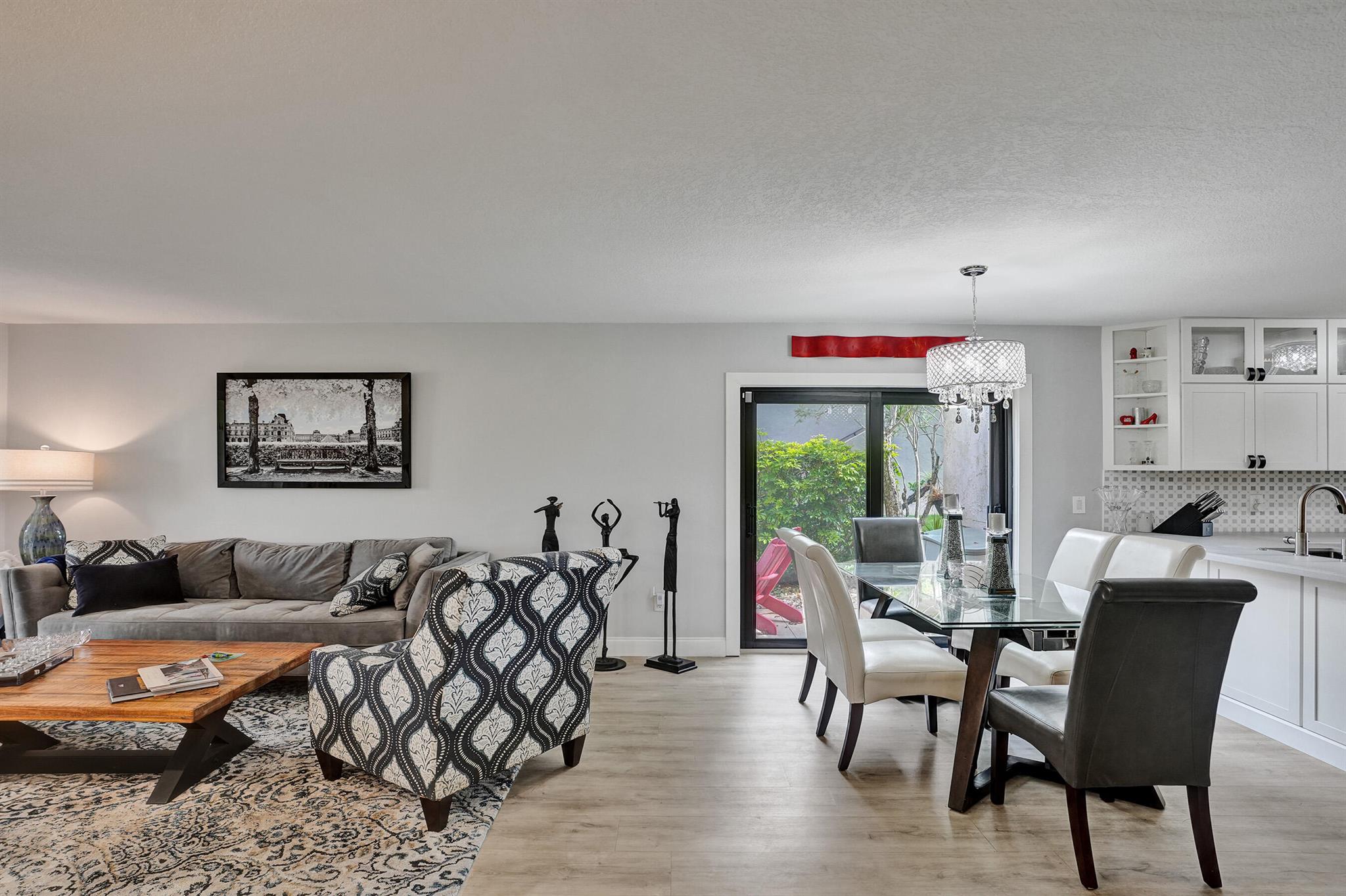 9274 Vista Del Lago I