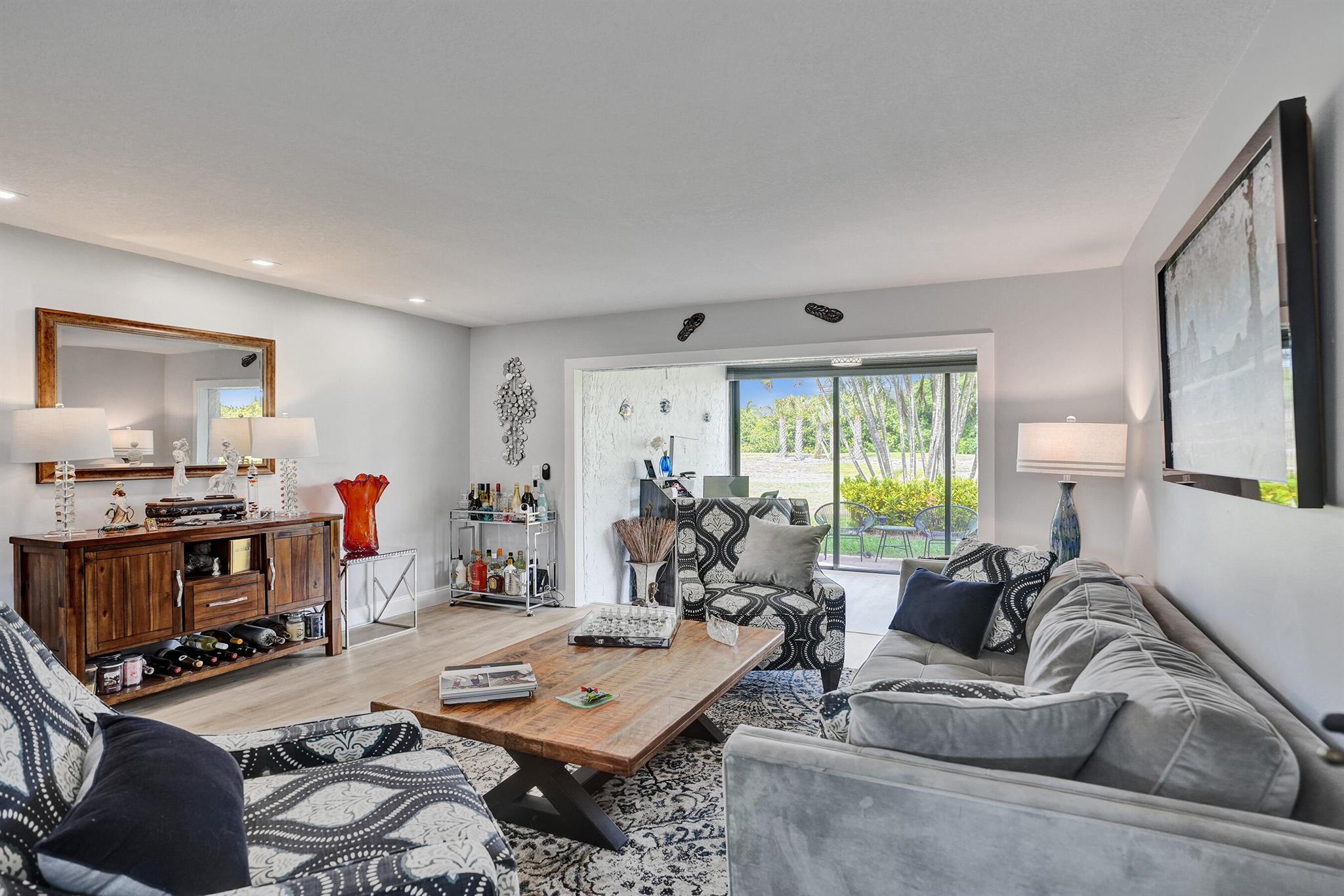 9274 Vista Del Lago I