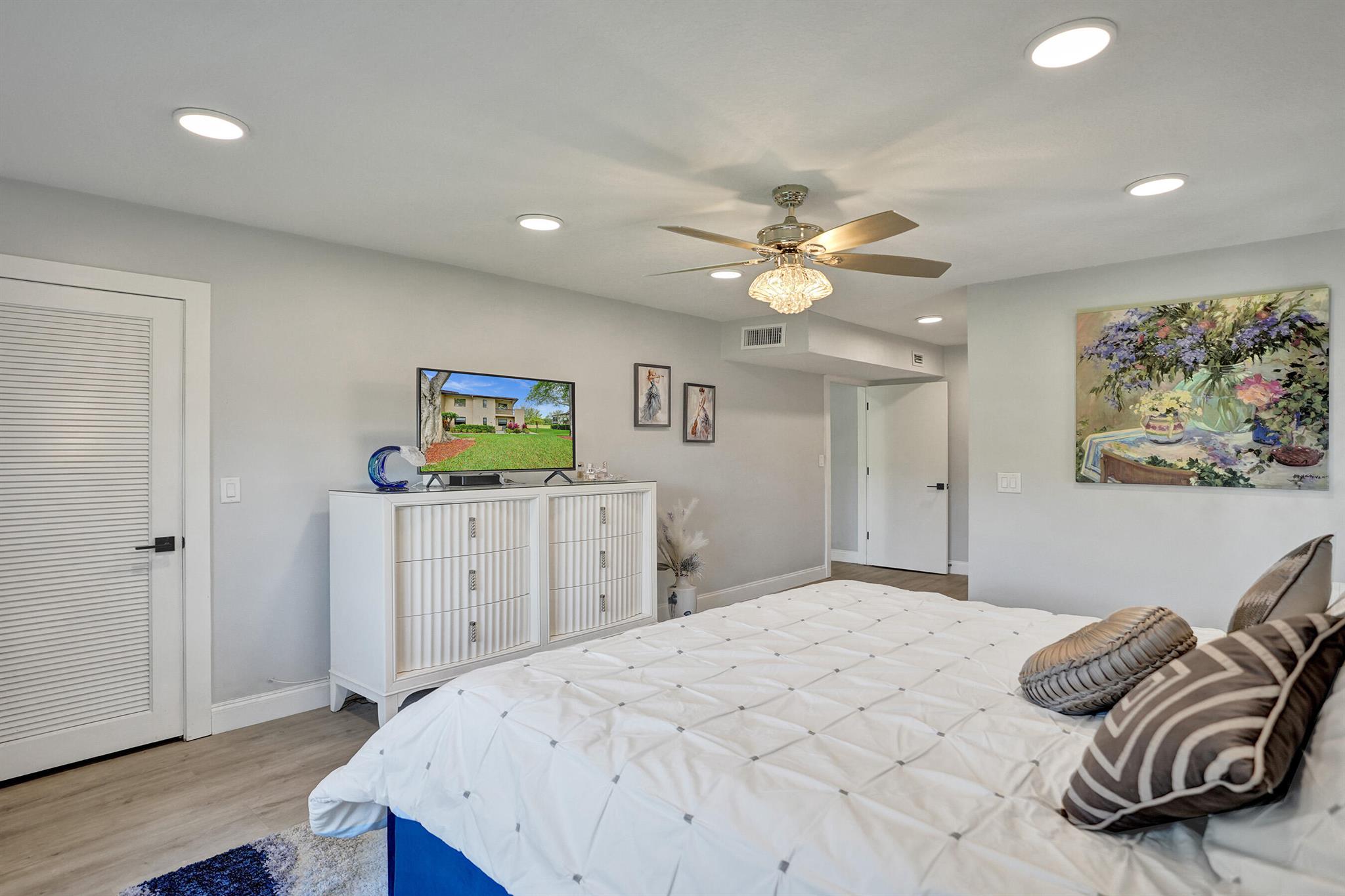 9274 Vista Del Lago I