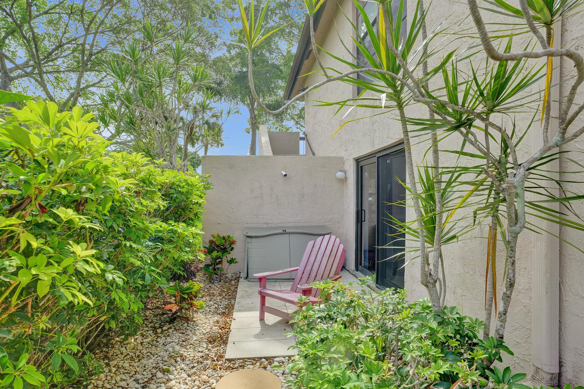 9274 Vista Del Lago I