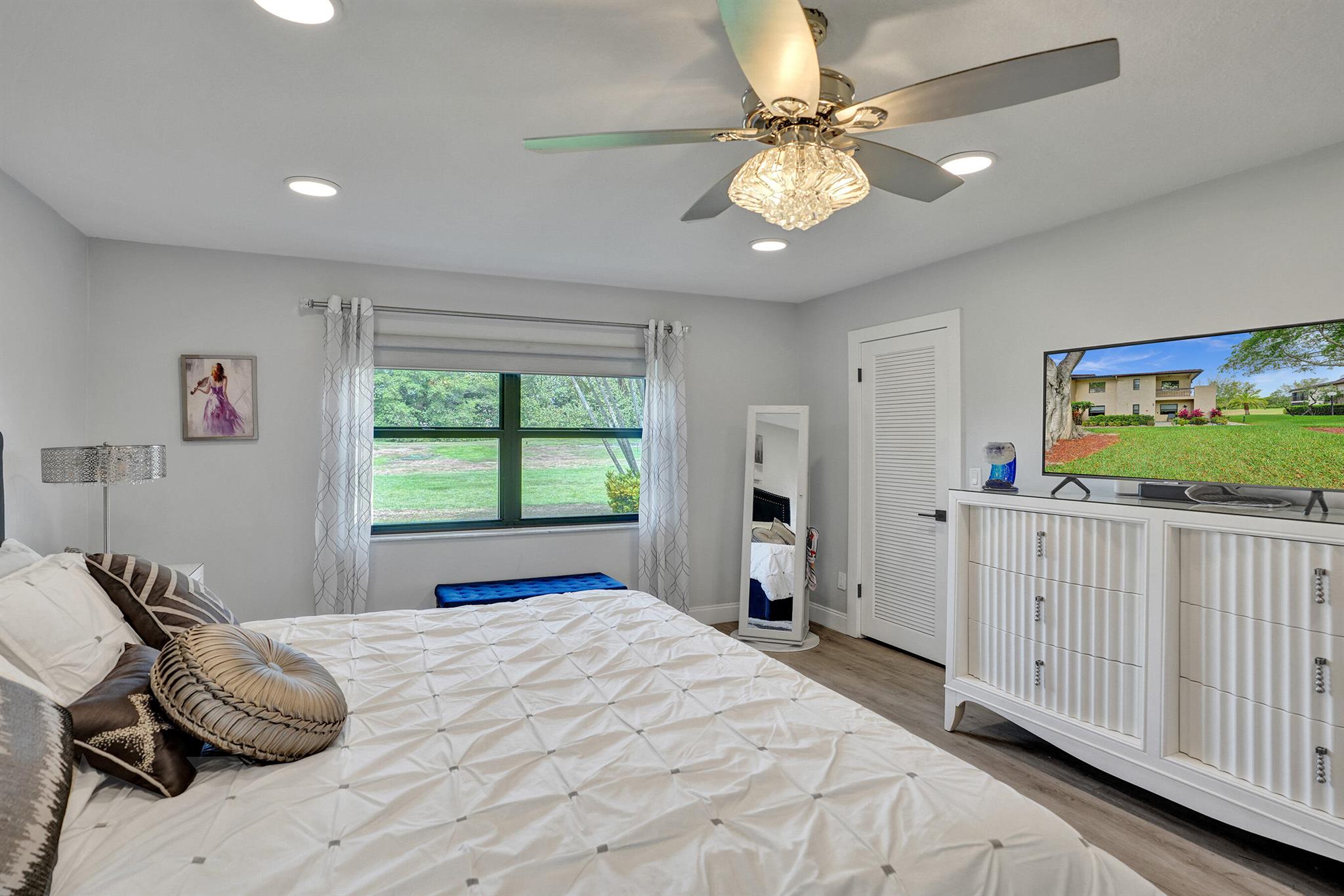 9274 Vista Del Lago I