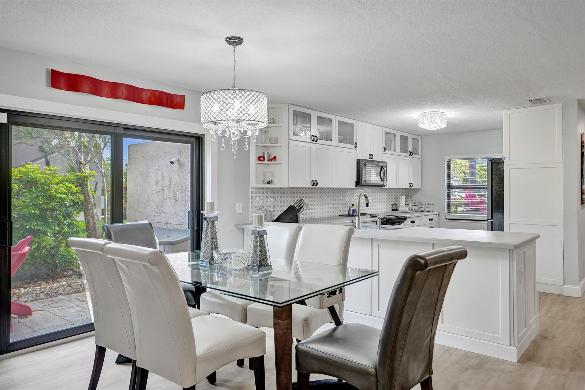 9274 Vista Del Lago I