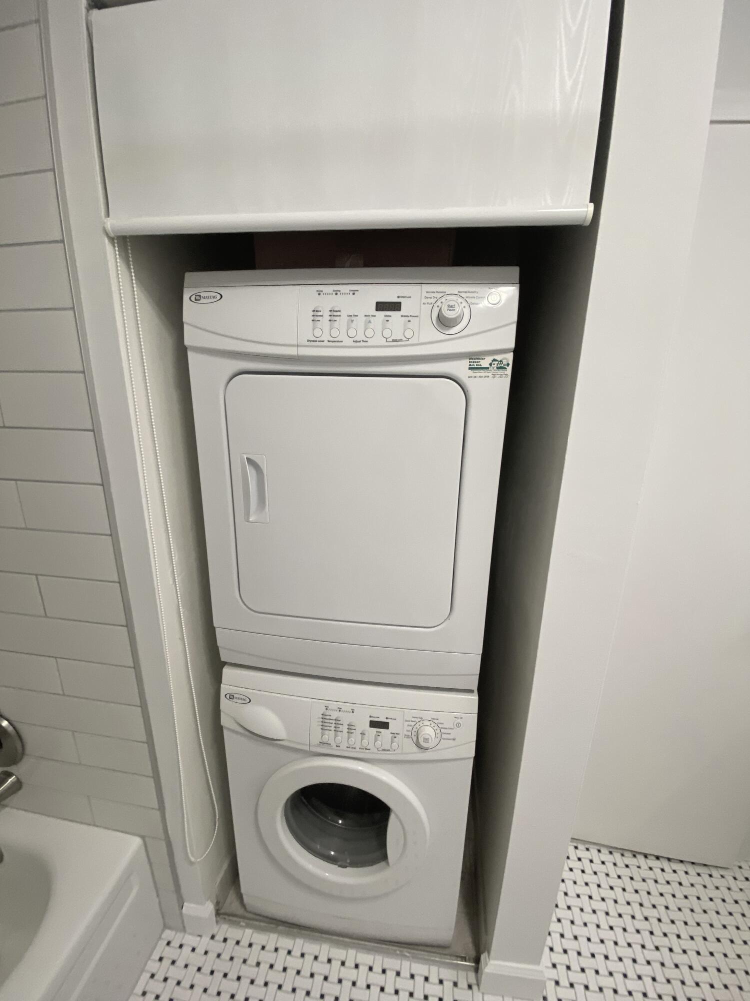 5304 Mirror Lakes Boulevard