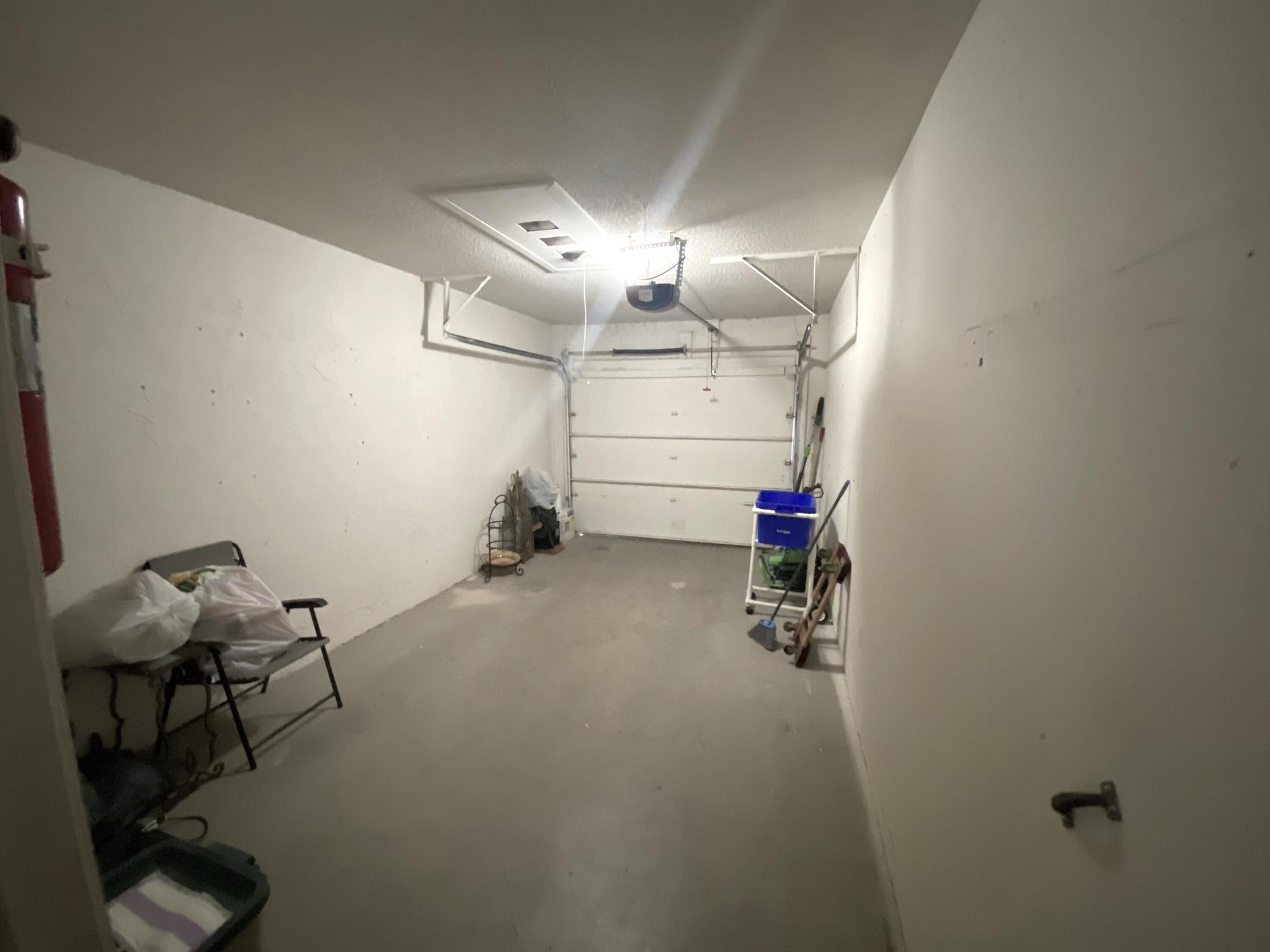 5304 Mirror Lakes Boulevard