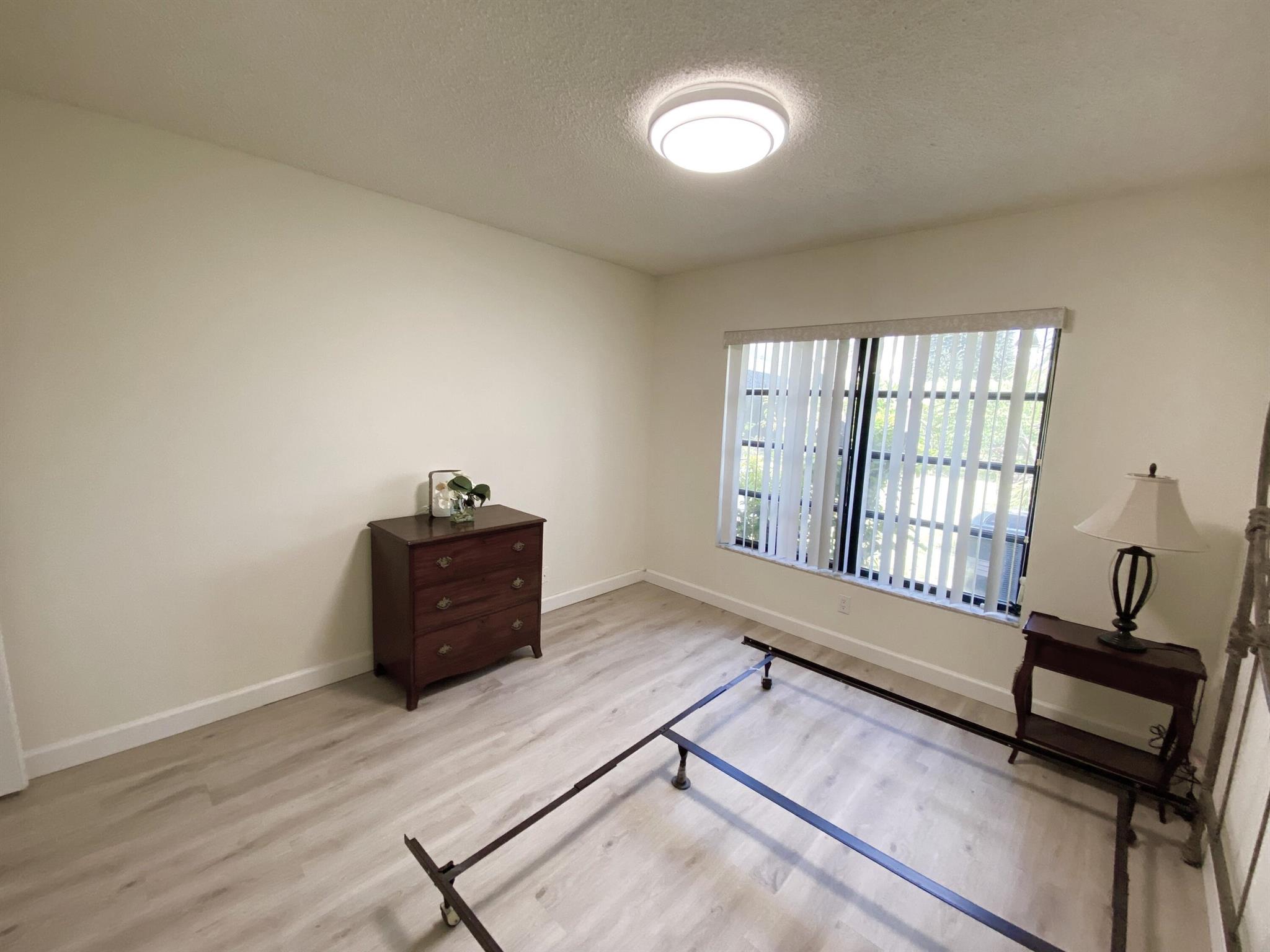 5304 Mirror Lakes Boulevard