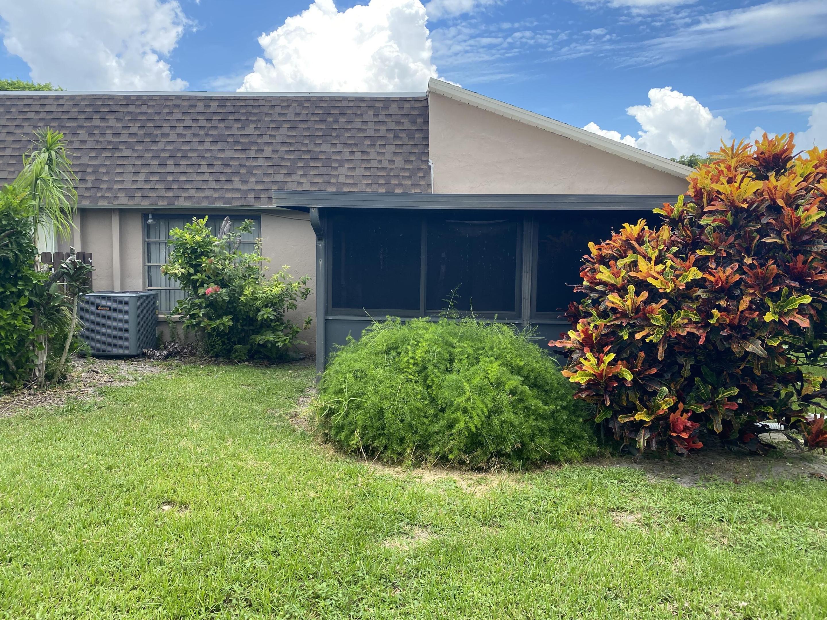 5304 Mirror Lakes Boulevard