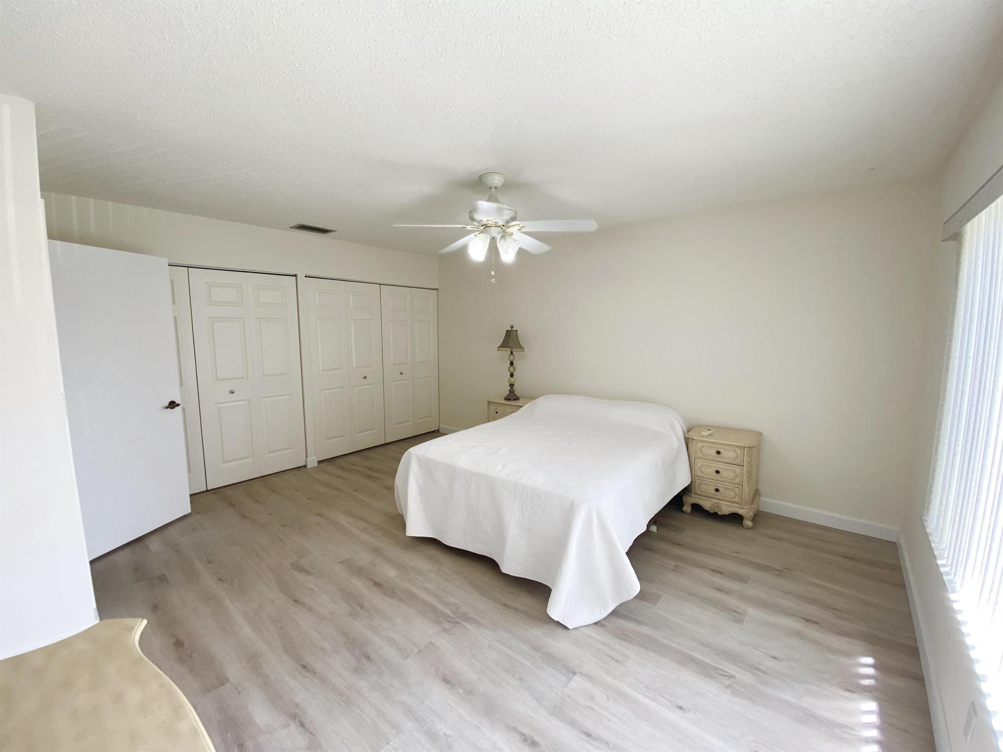 5304 Mirror Lakes Boulevard