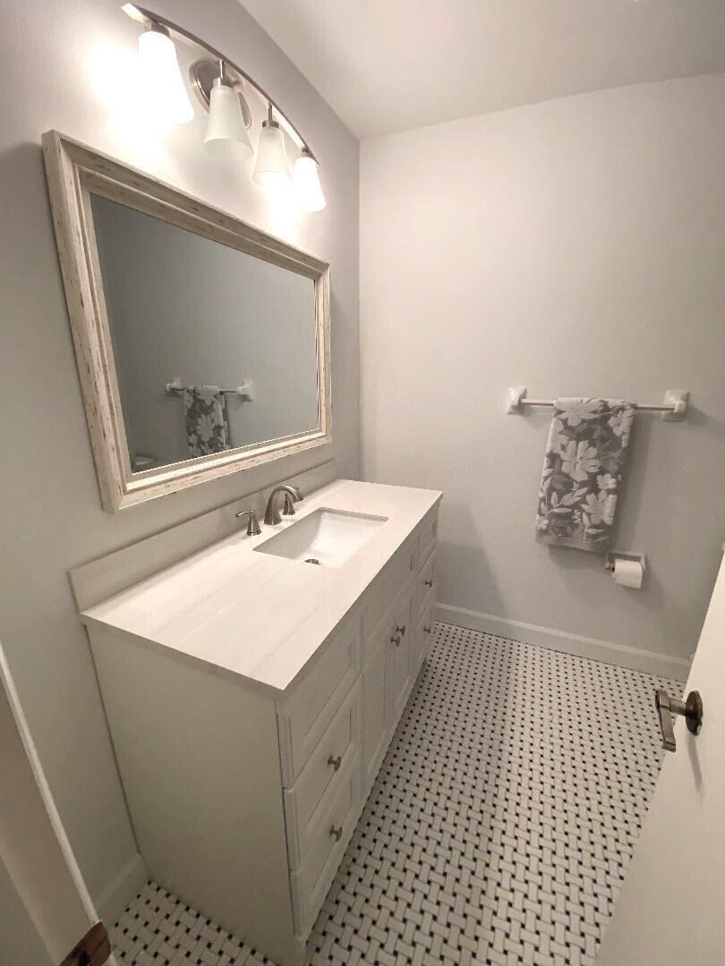 5304 Mirror Lakes Boulevard