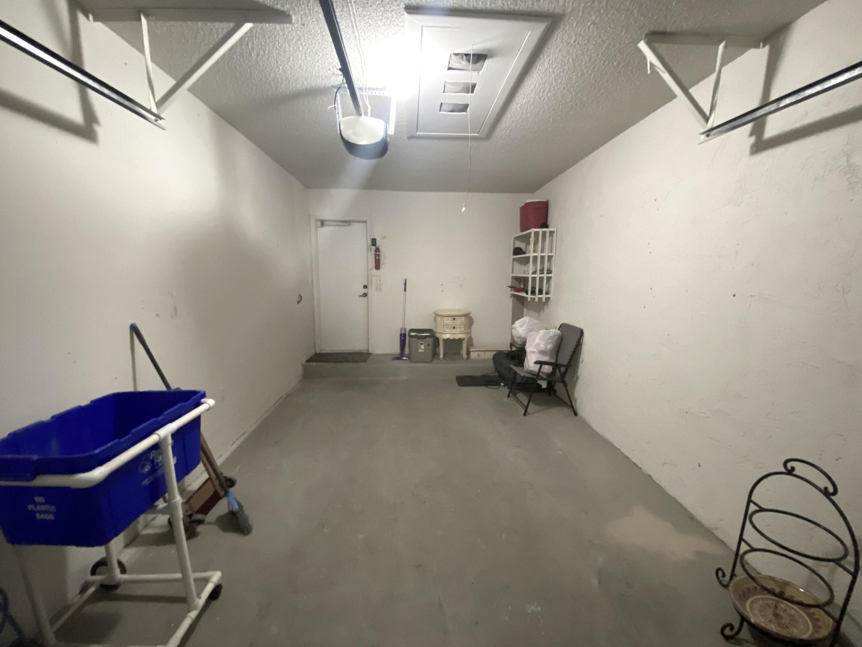 5304 Mirror Lakes Boulevard