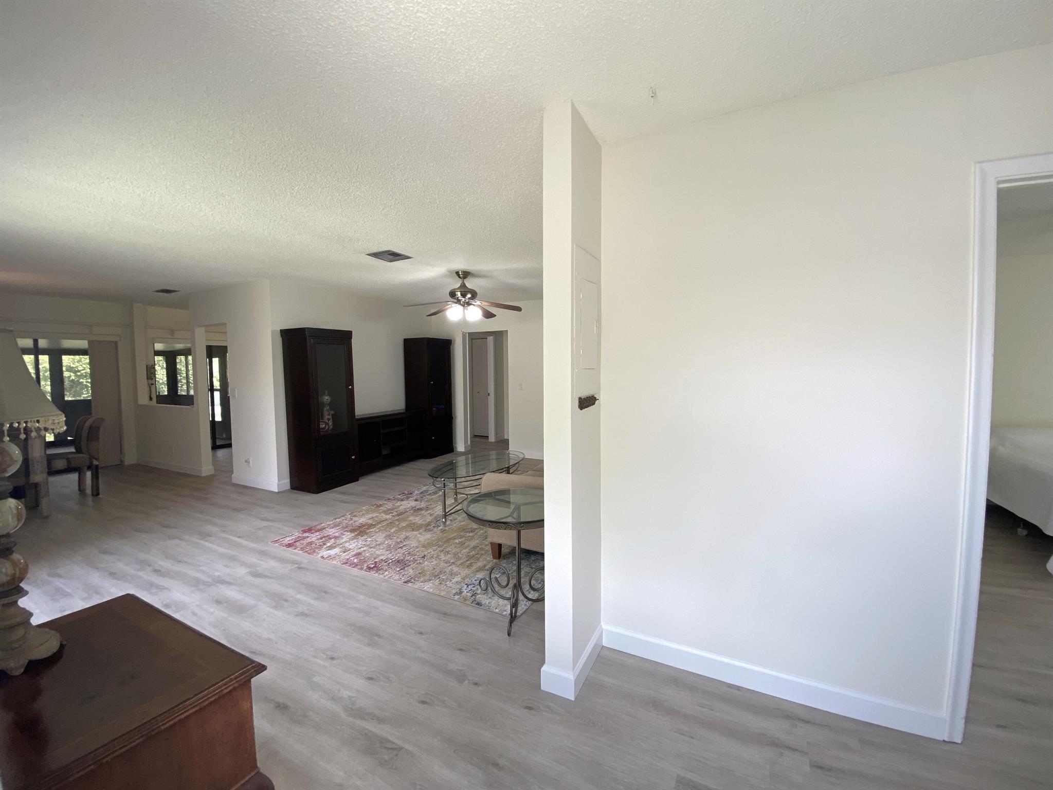 5304 Mirror Lakes Boulevard