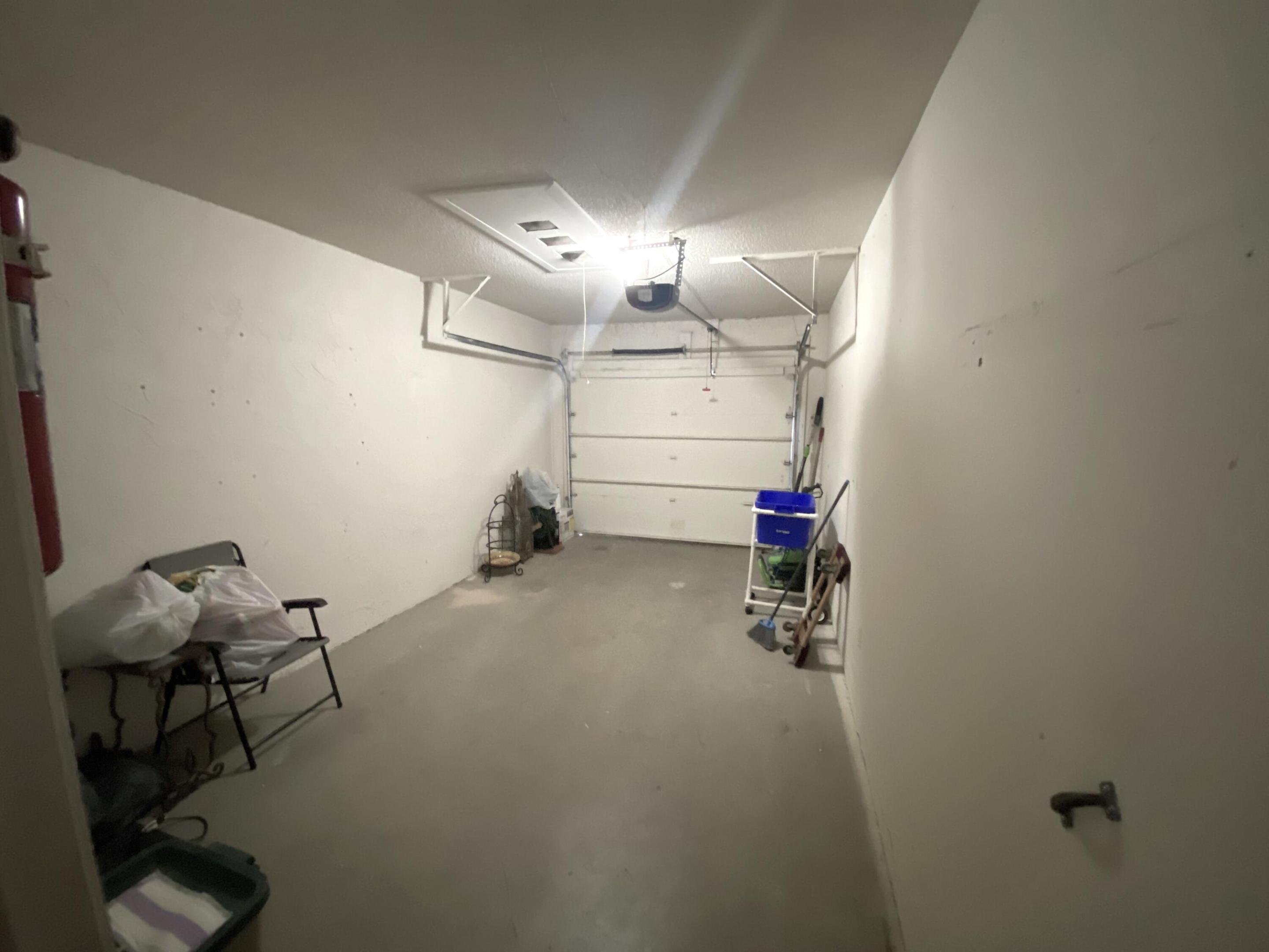 5304 Mirror Lakes Boulevard