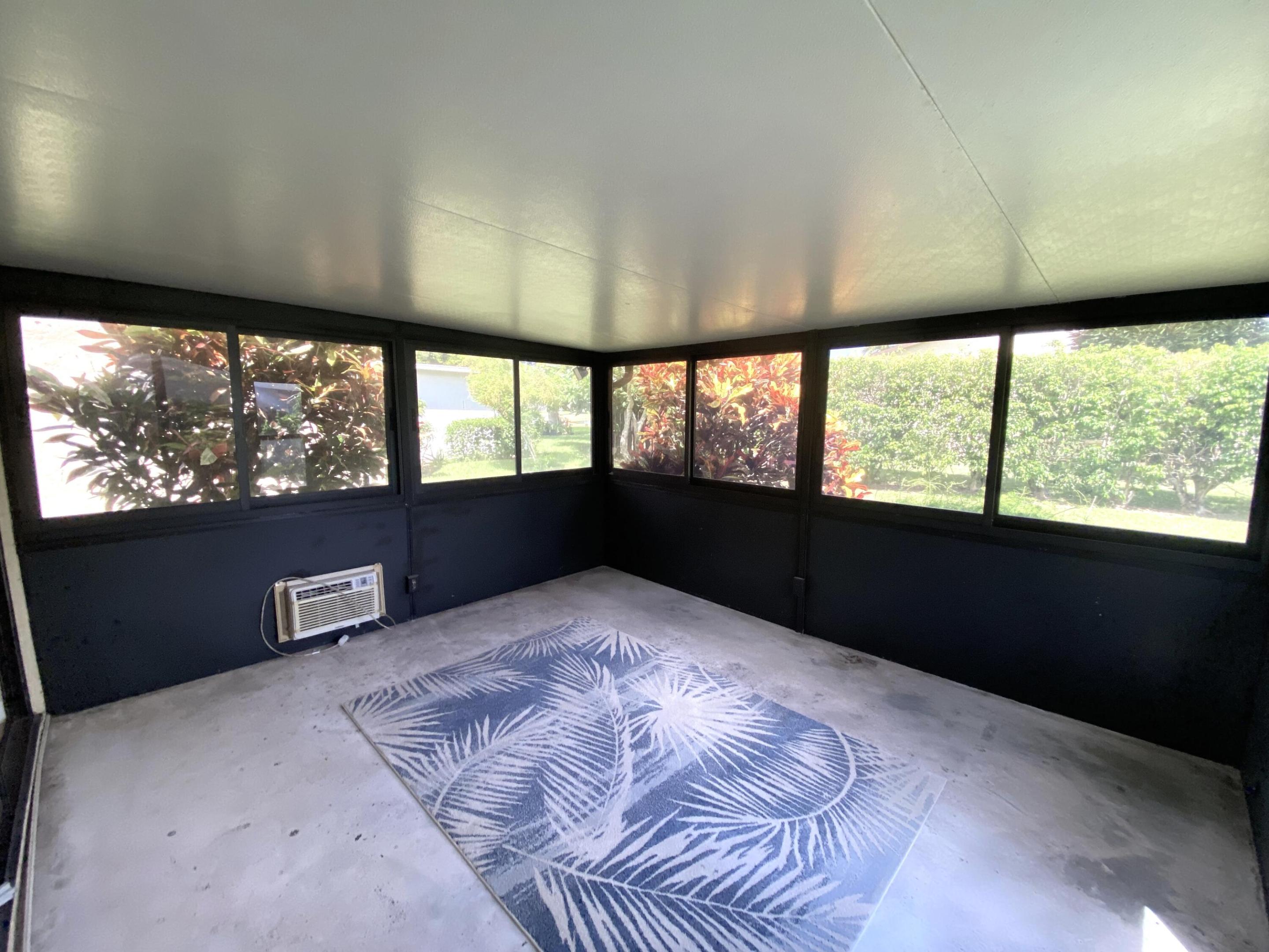 5304 Mirror Lakes Boulevard