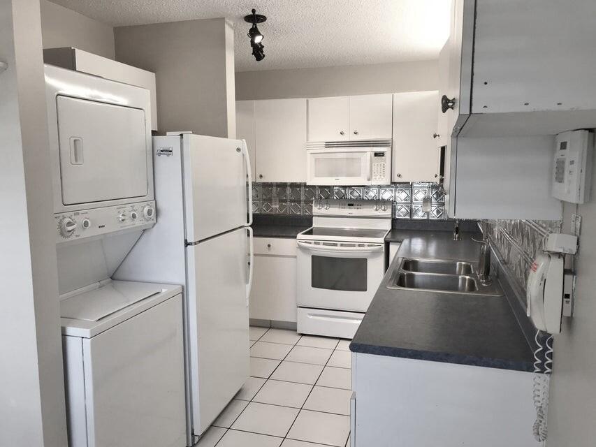 2411 Papaya Drive 101