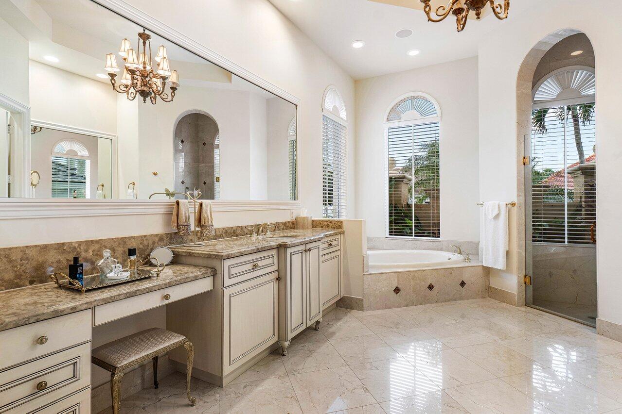 4188 Bocaire Boulevard