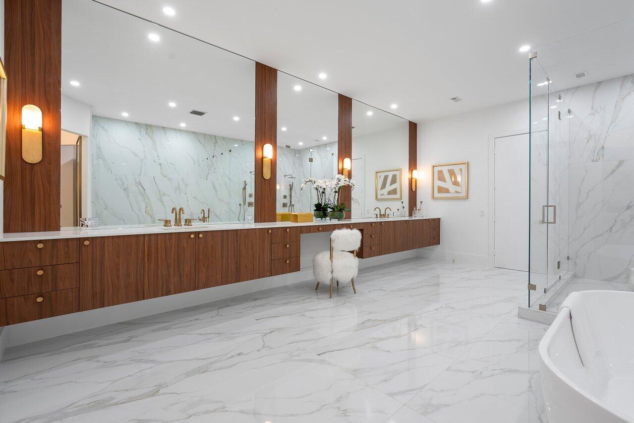 4276 Bocaire Boulevard