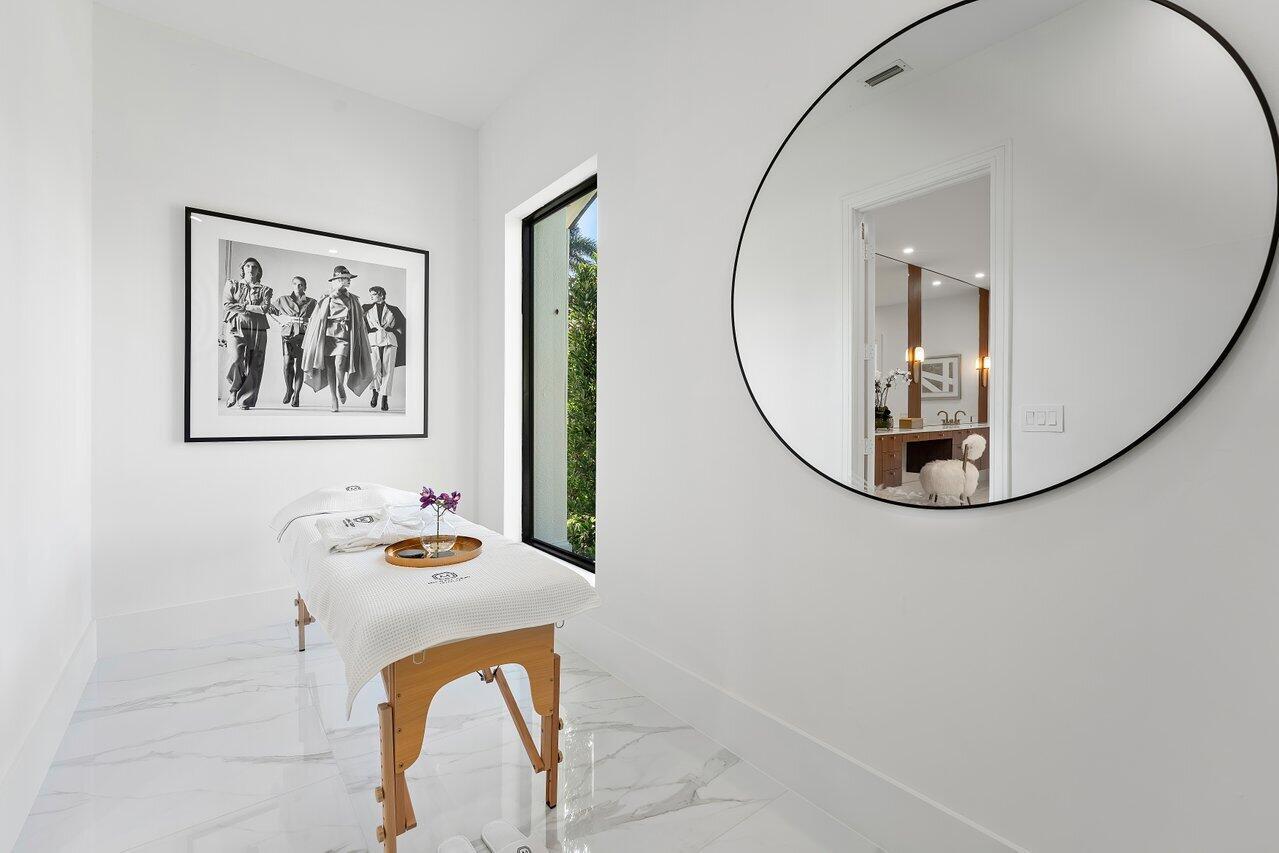 4276 Bocaire Boulevard