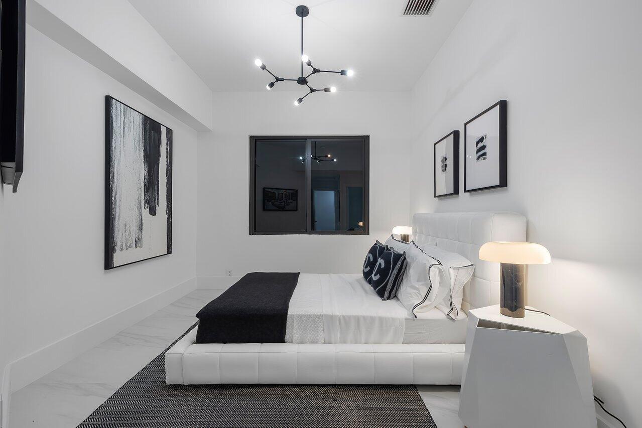 4276 Bocaire Boulevard