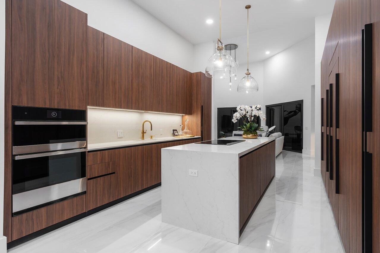 4276 Bocaire Boulevard