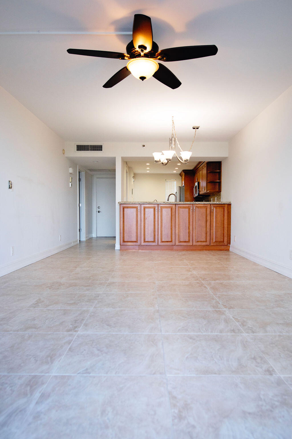 22 Royal Palm Way 605