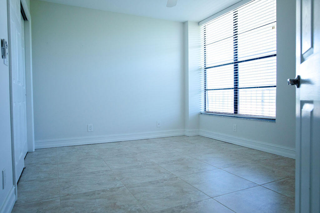 22 Royal Palm Way 605