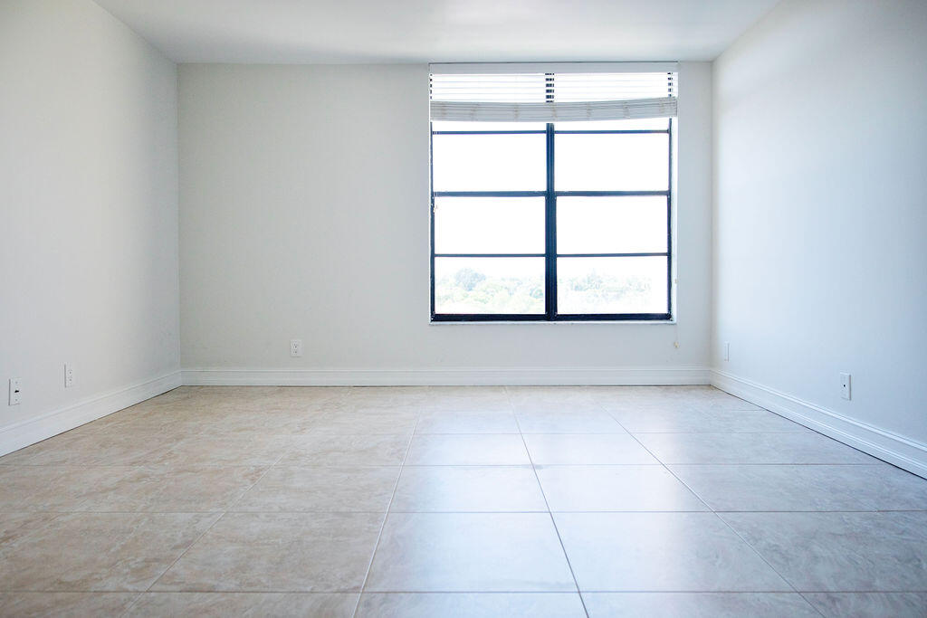 22 Royal Palm Way 605