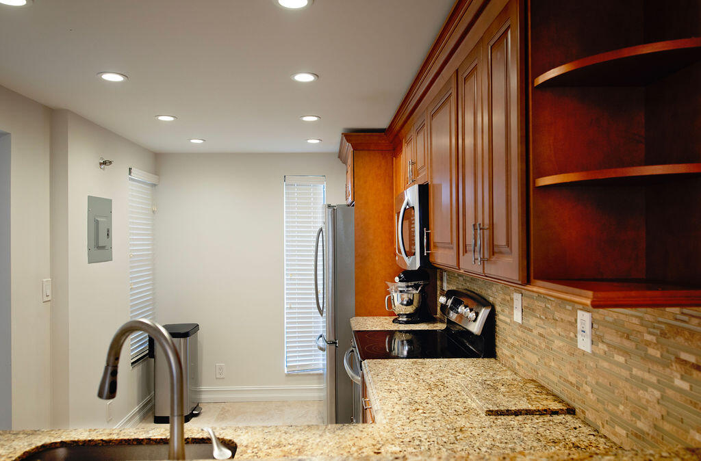 22 Royal Palm Way 605