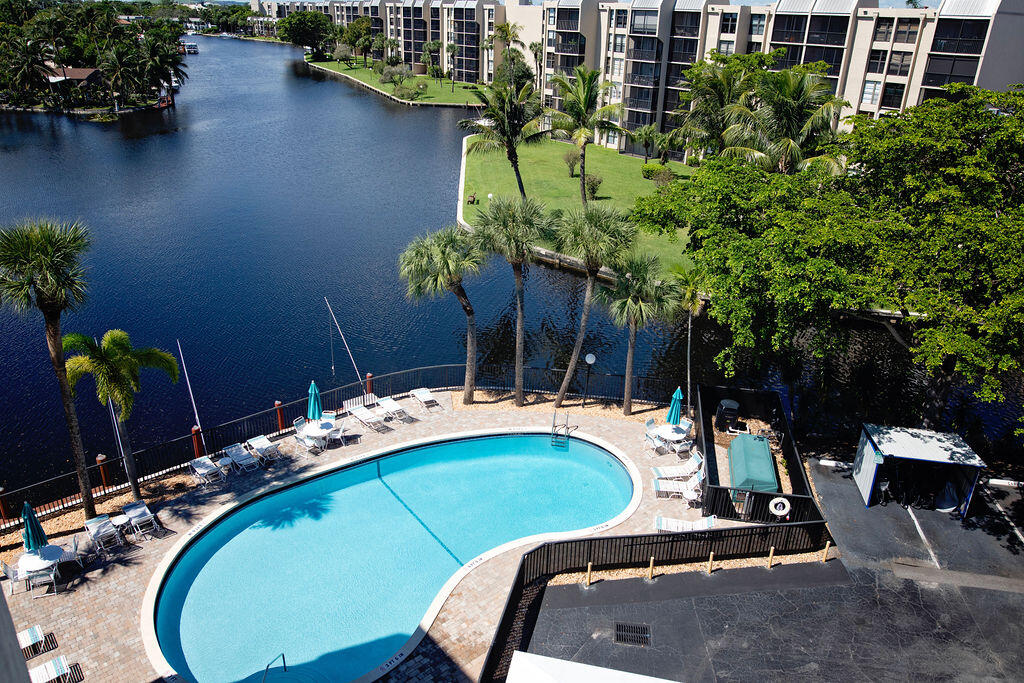 22 Royal Palm Way 605