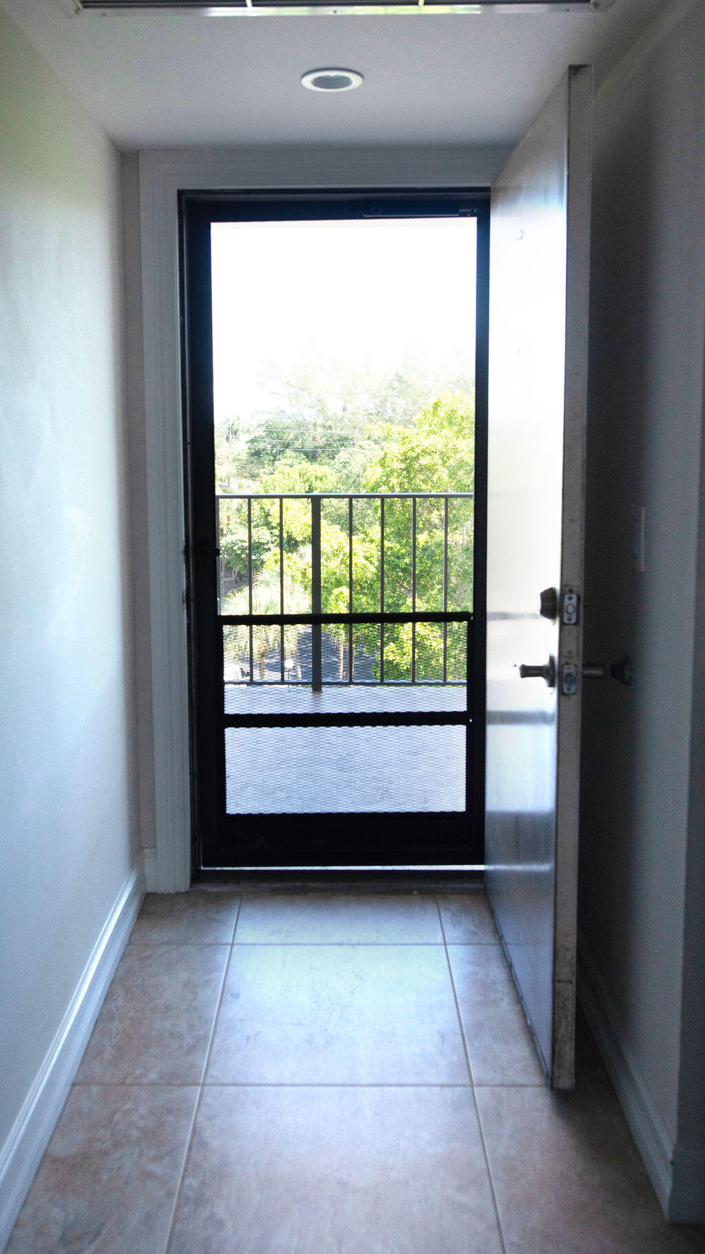 22 Royal Palm Way 605