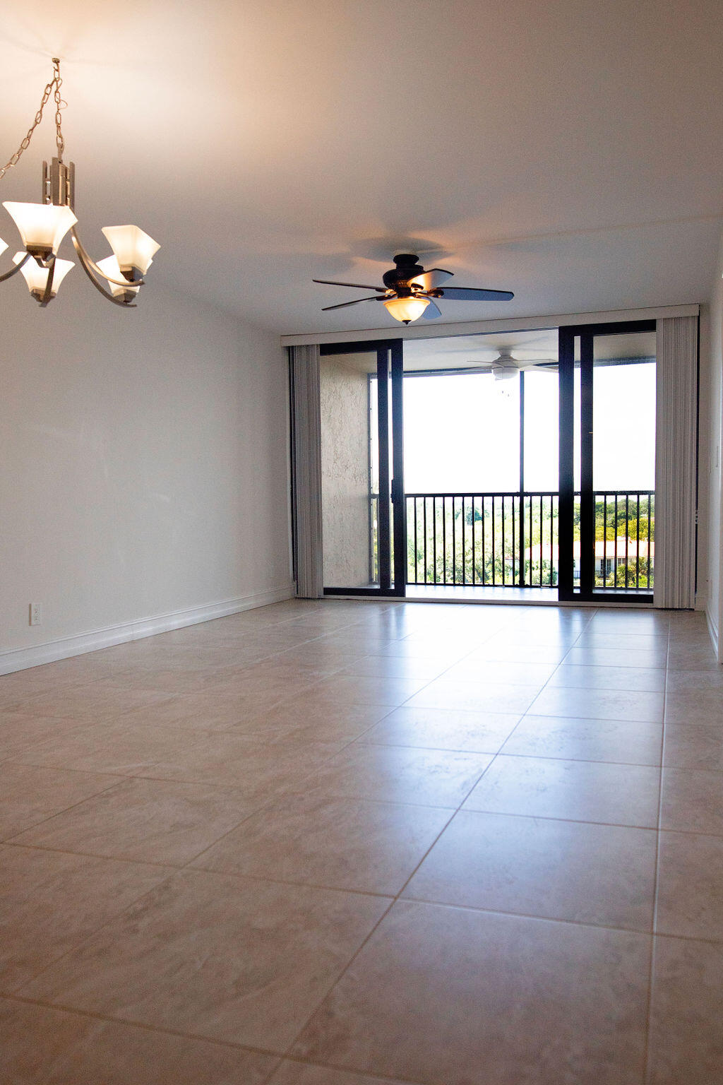 22 Royal Palm Way 605