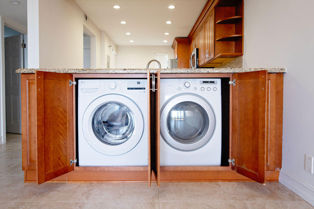 22 Royal Palm Way 605