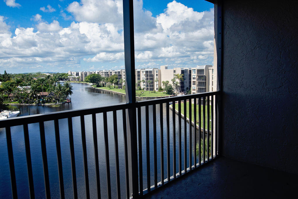 22 Royal Palm Way 605