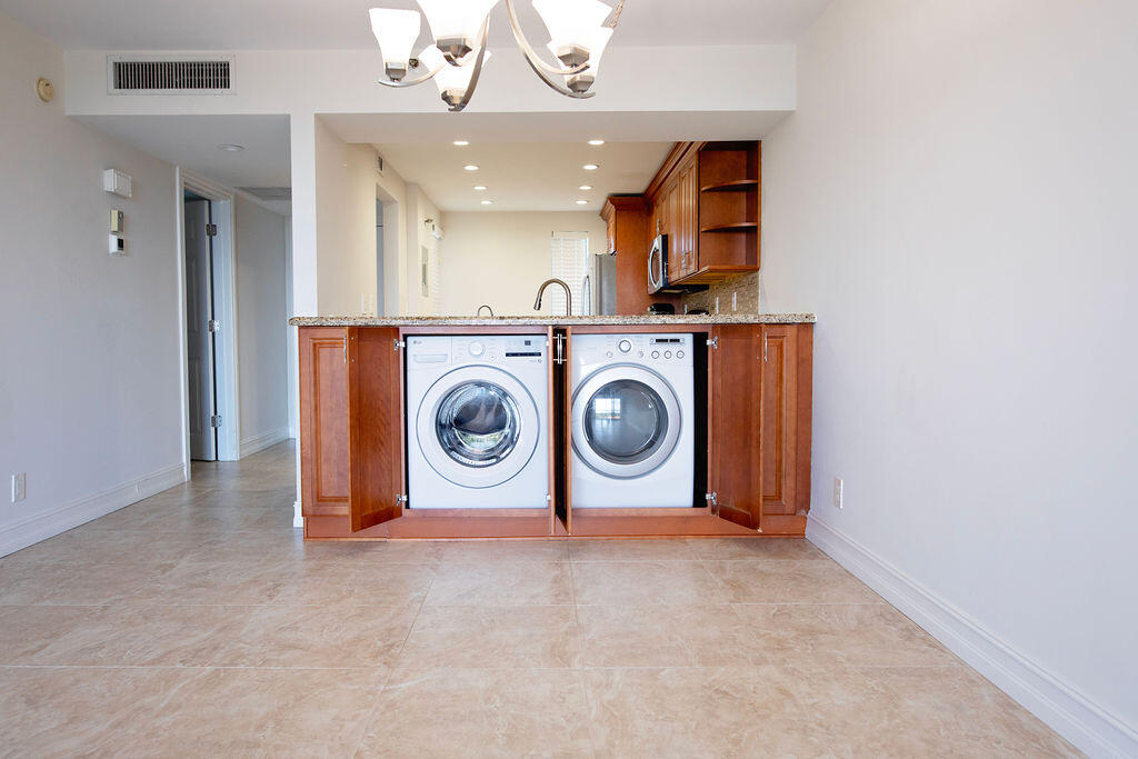 22 Royal Palm Way 605