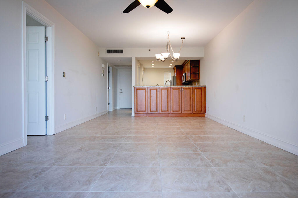 22 Royal Palm Way 605