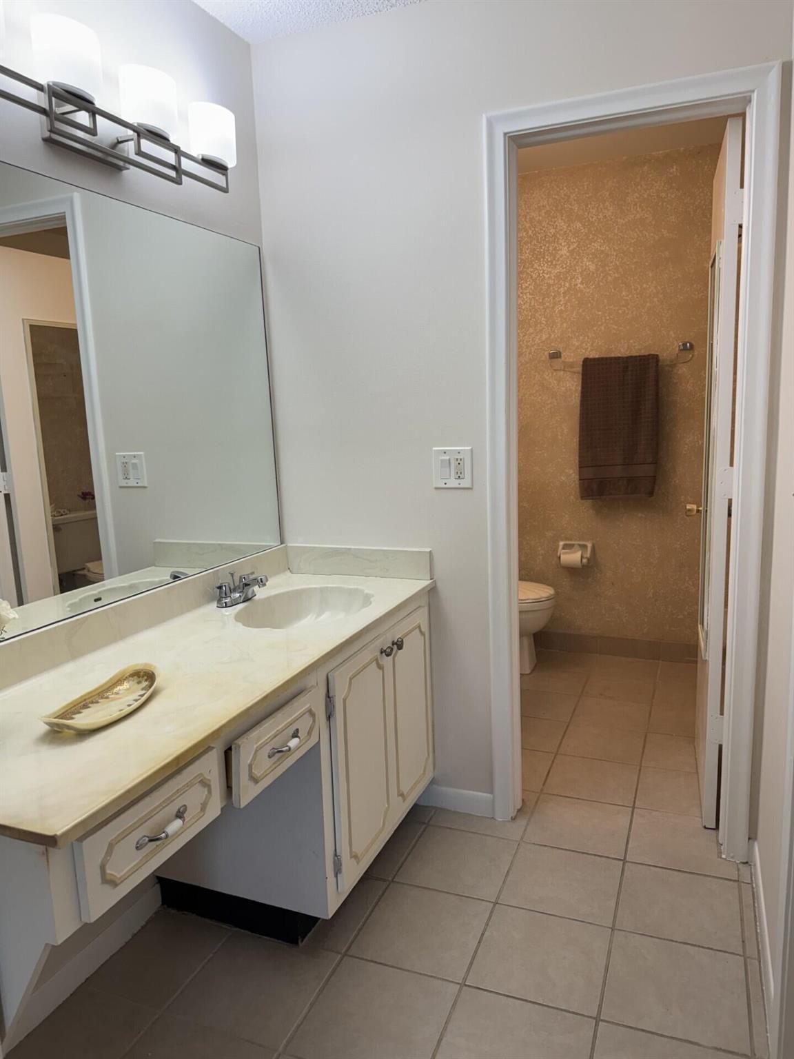 2541 Red Hibiscus Boulevard 31-B