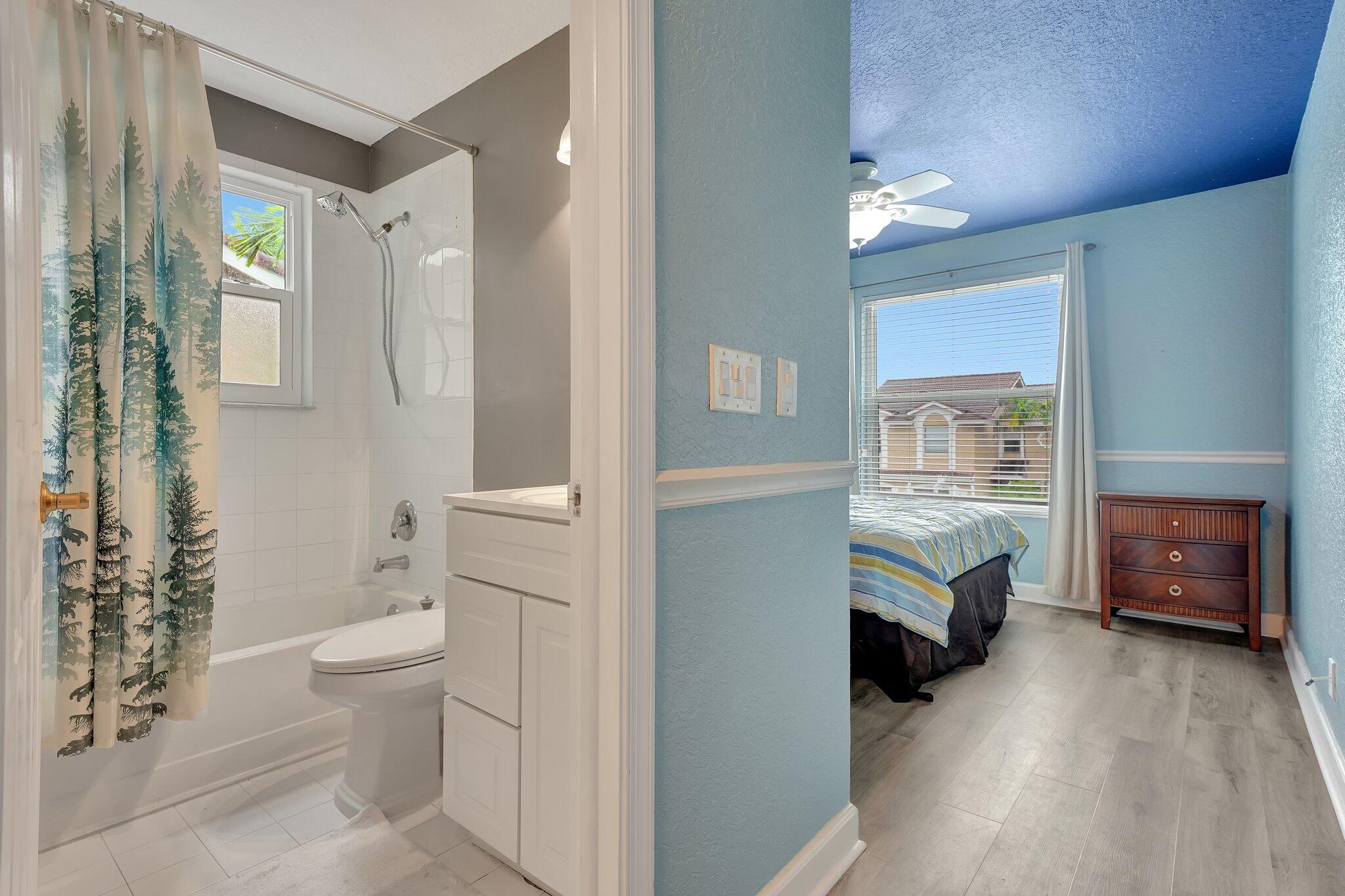 5560 NW 90th Terrace