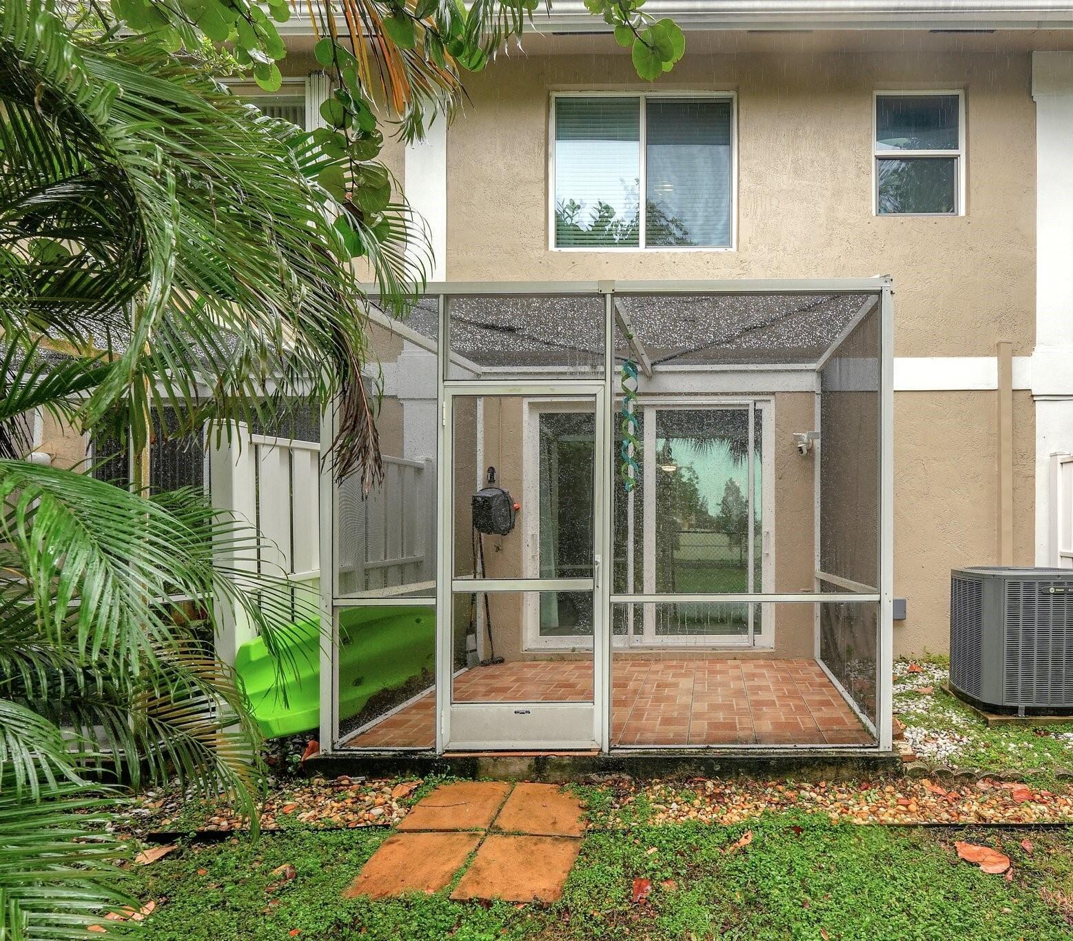 5560 NW 90th Terrace