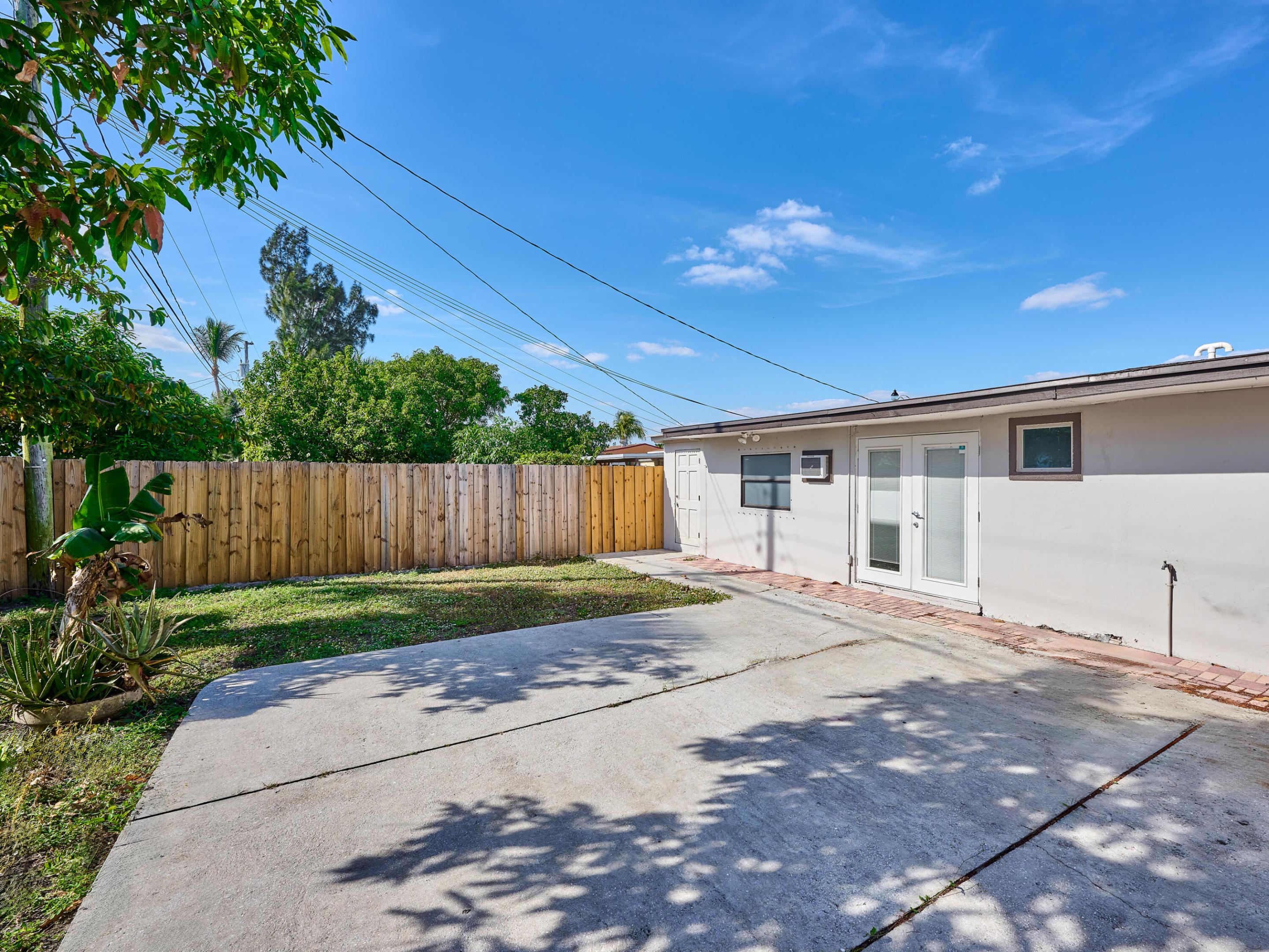 2112 Longwood Road