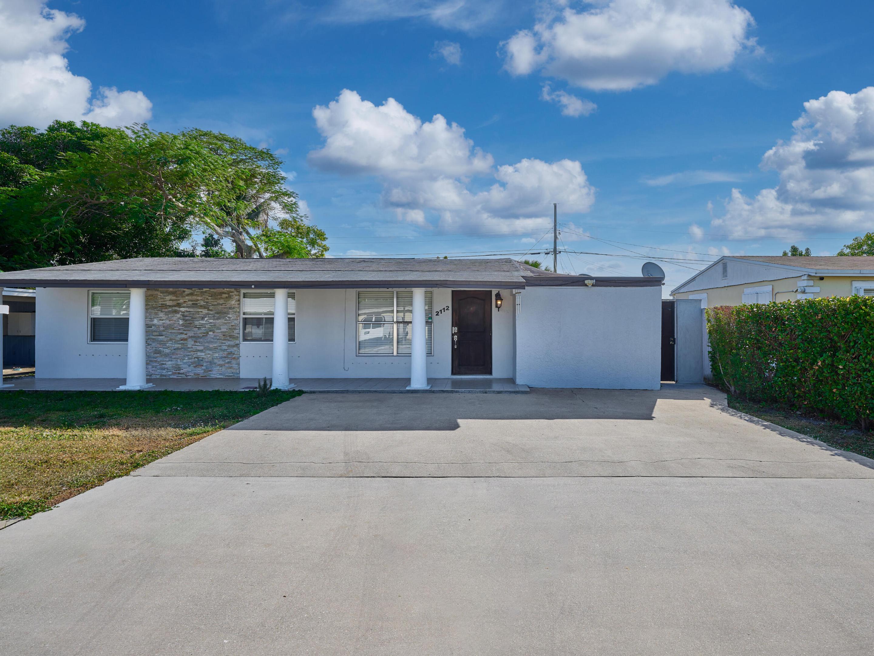 2112 Longwood Road