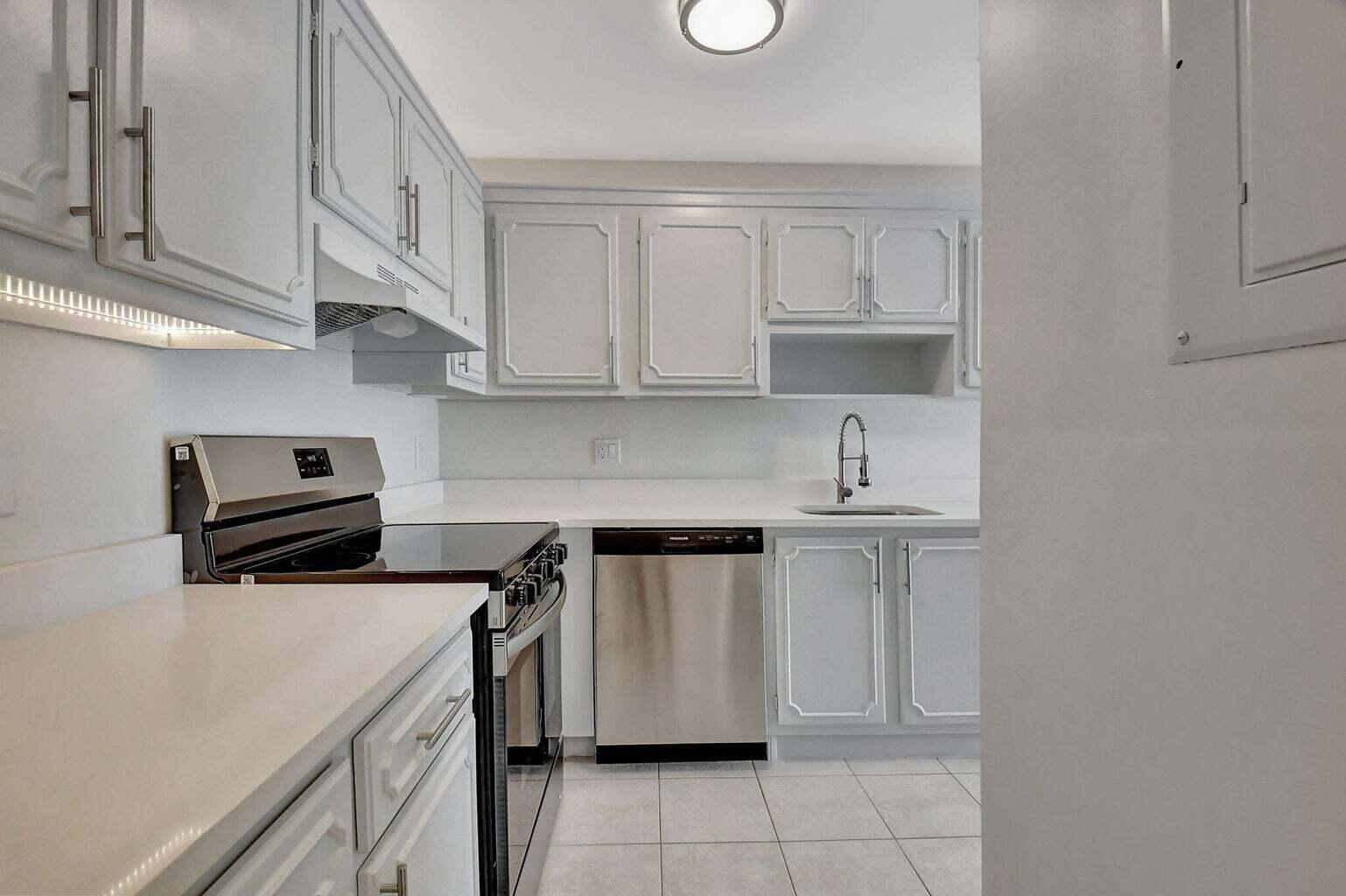 1011 Flame Vine Avenue 101